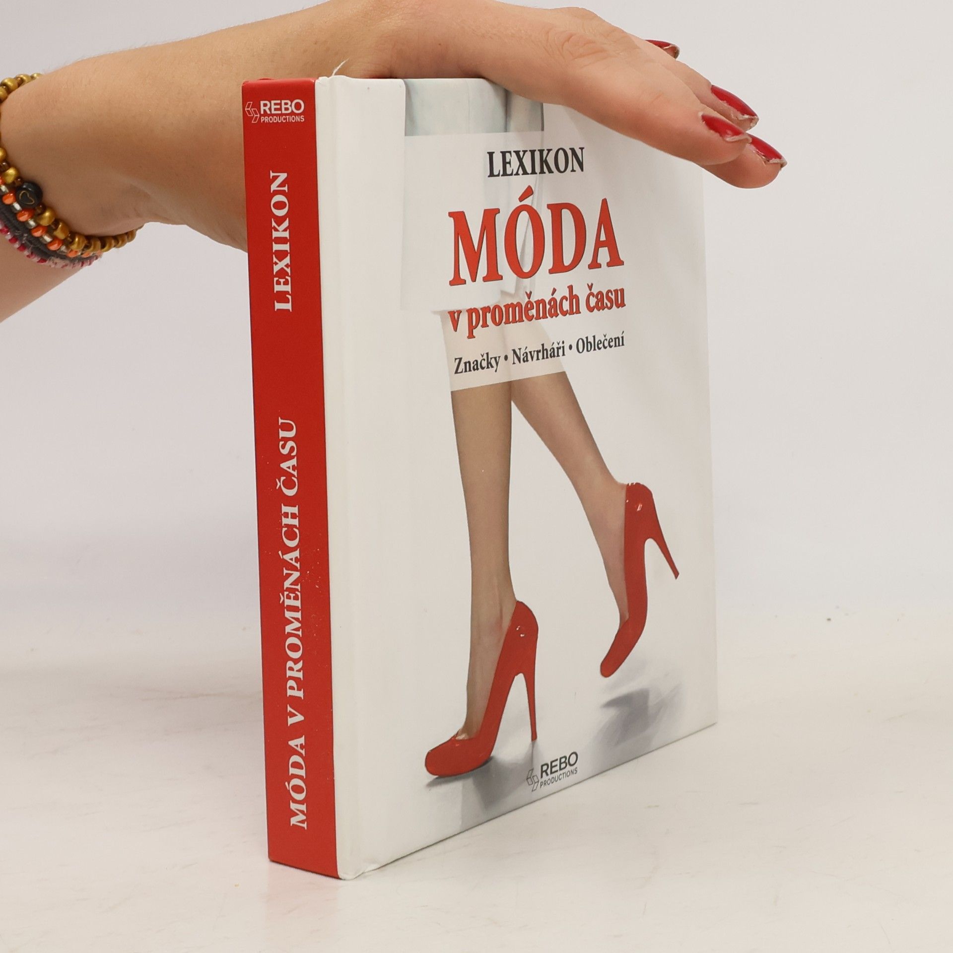 Sylvia Jonas Móda v proměnách času : lexikon : značky, návrháři, oblečení