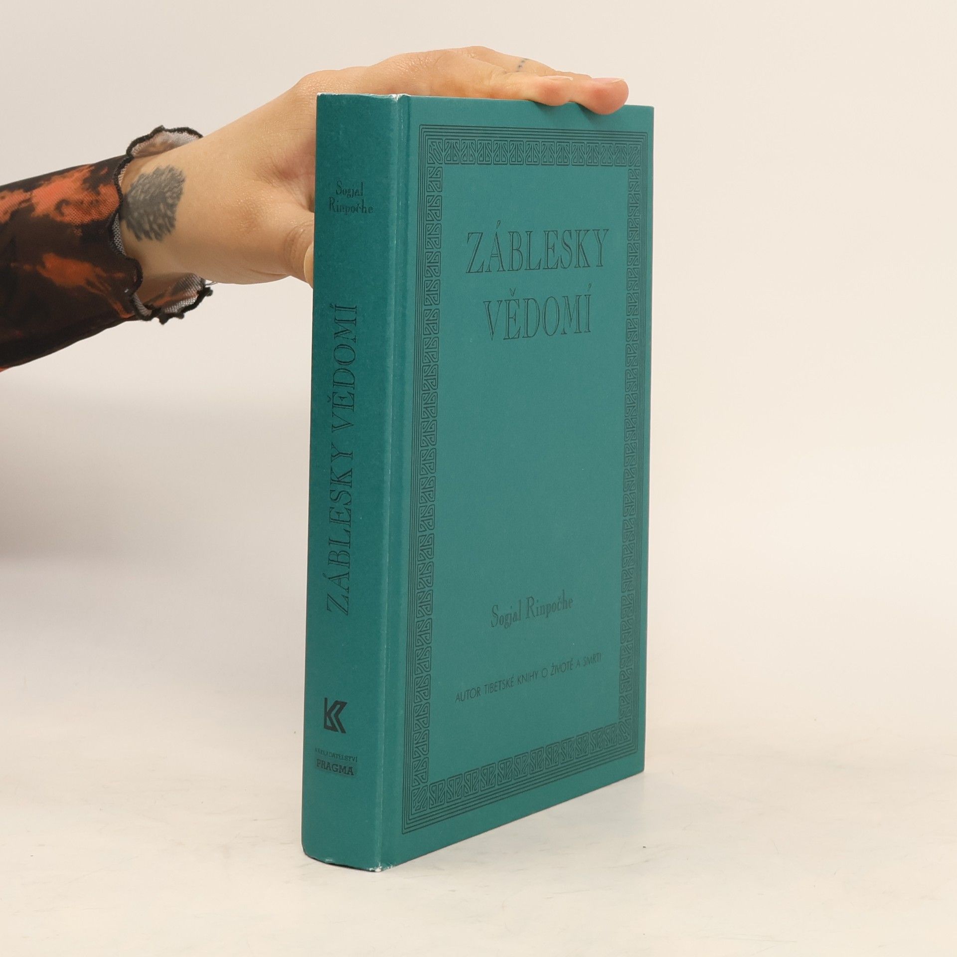 Sogyal Rinpoche Záblesky vědomí : rozjímání o žití a umírání pro každý den