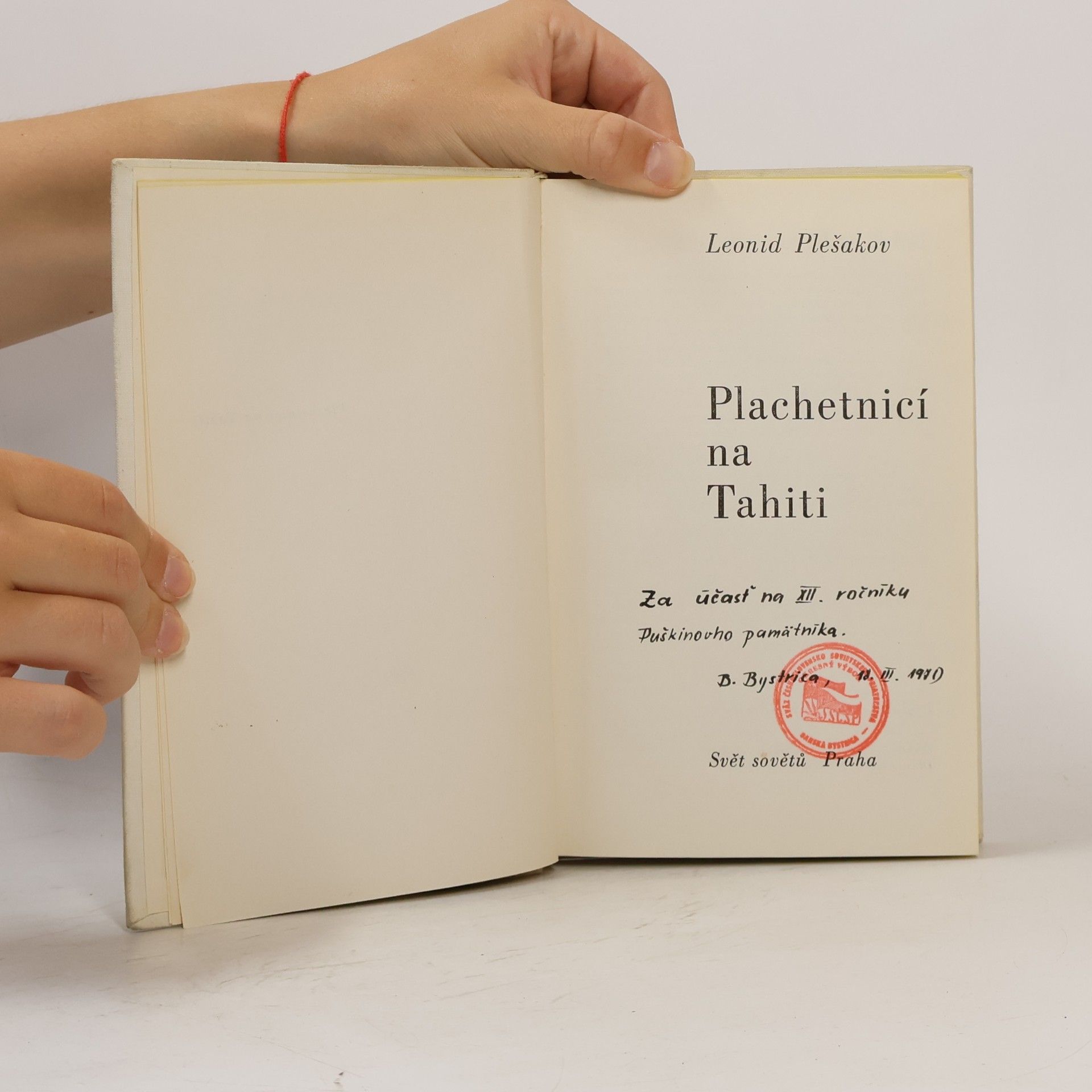 Leonid Petrovič Plešakov Plachetnicí na Tahiti