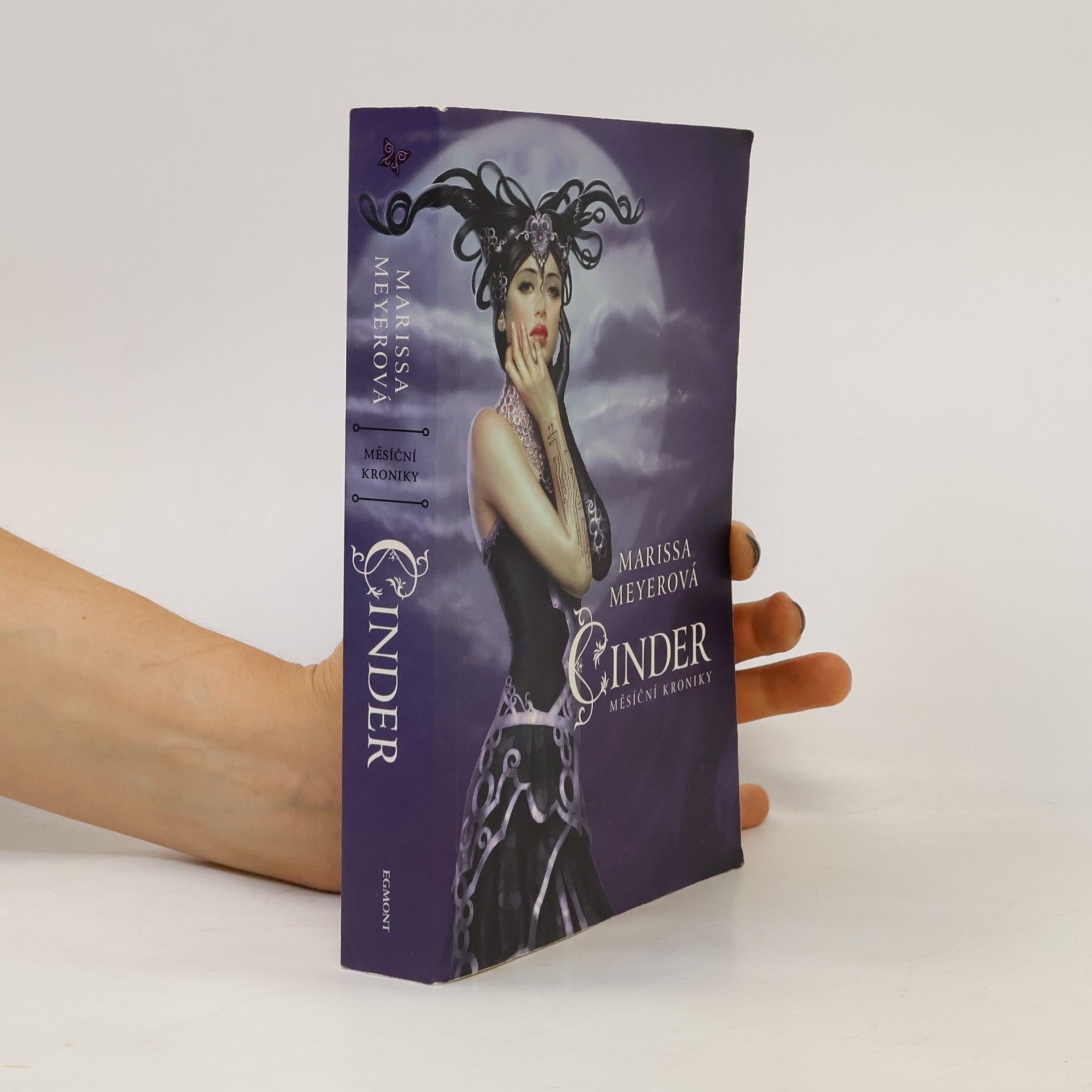 Marissa Meyer Měsíční kroniky - Cinder (1. díl série)