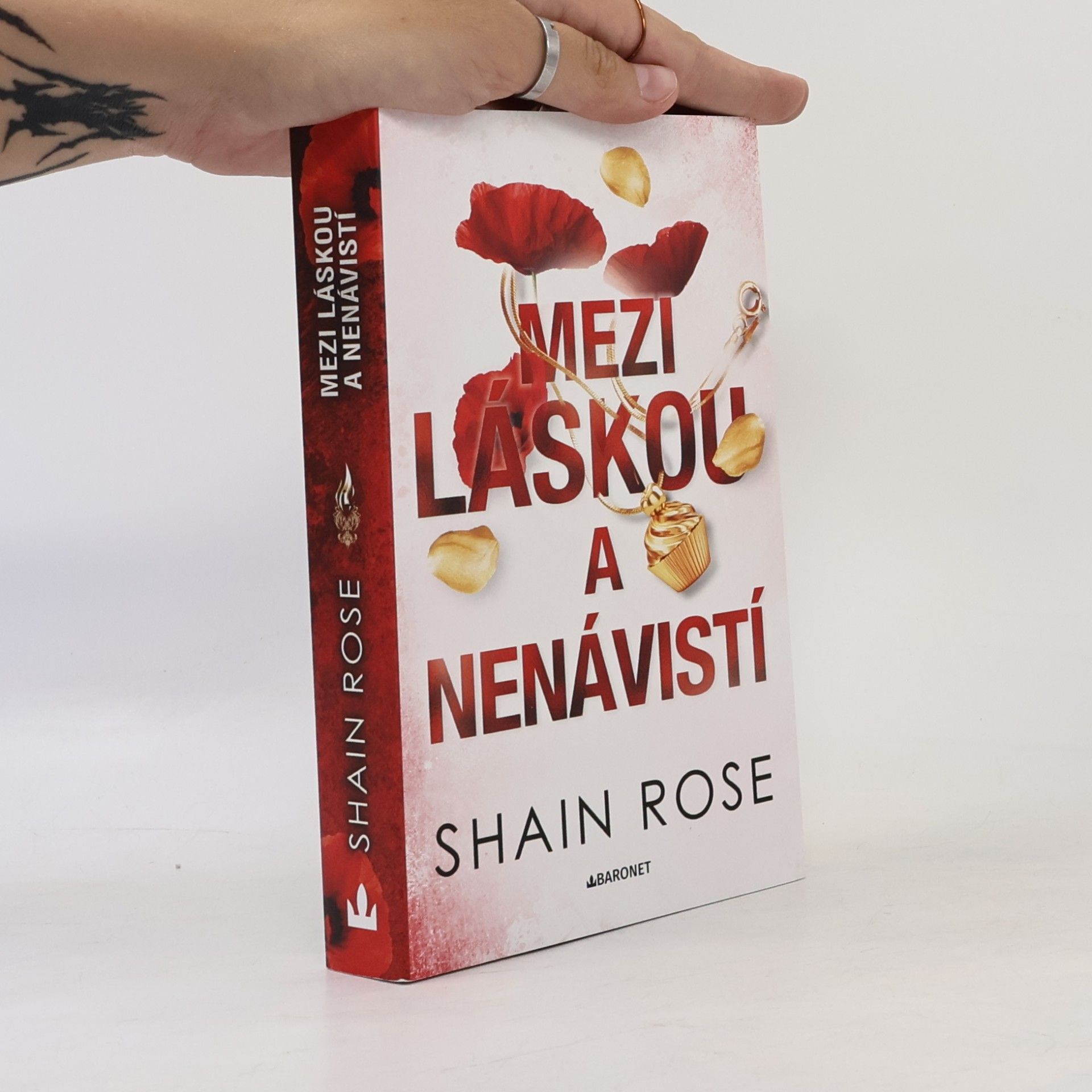 Shain Rose Mezi láskou a nenávistí
