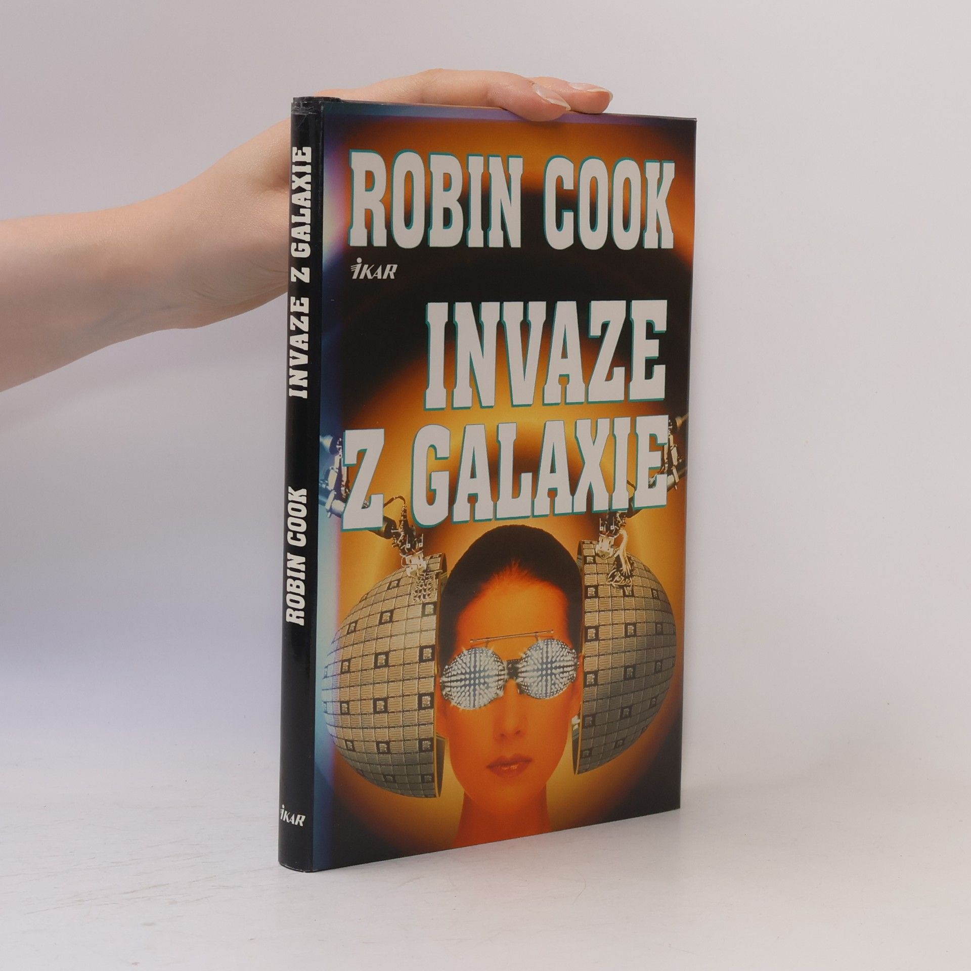 Robin Cook Invaze z galaxie