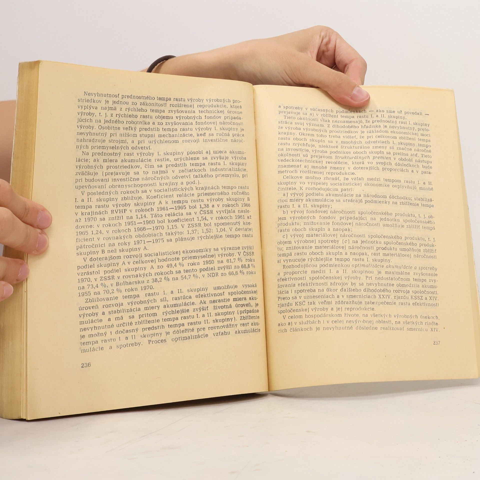 Autorenkollektiv Základy politickej ekonómie