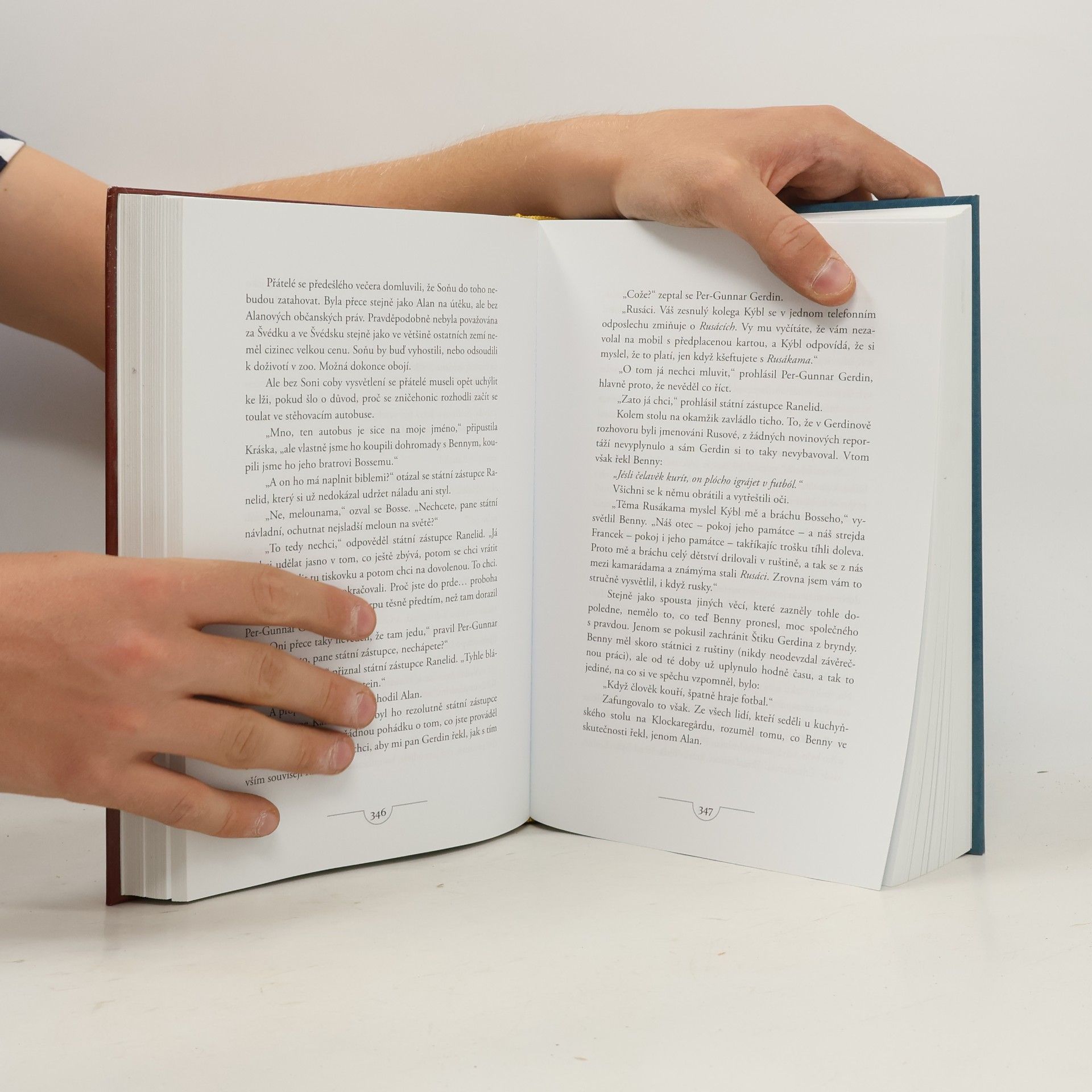 Jonas Jonasson Analfabetka, která uměla počítat ; Stoletý stařík, který vylezl z okna a zmizel
