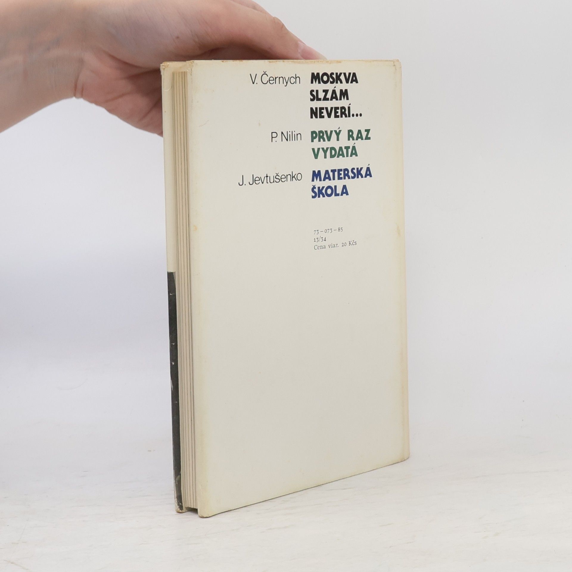 Autorenkollektiv Moskva slzám neverí. Prvý raz vydatí. Materská škola