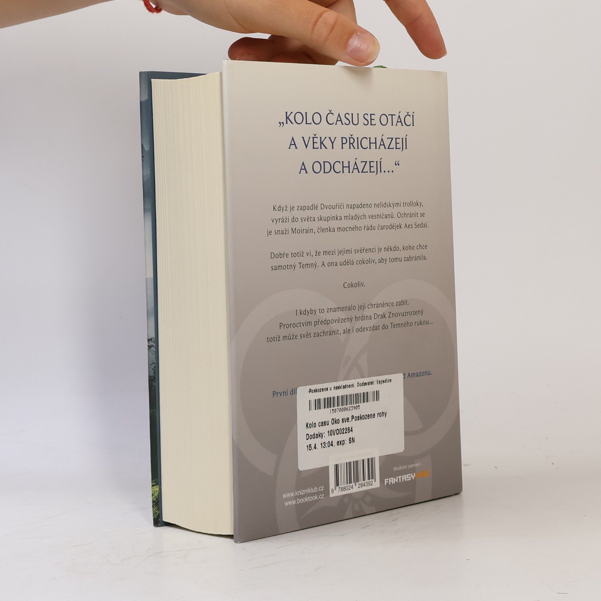 Robert Jordan Kolo času 1. Oko světa