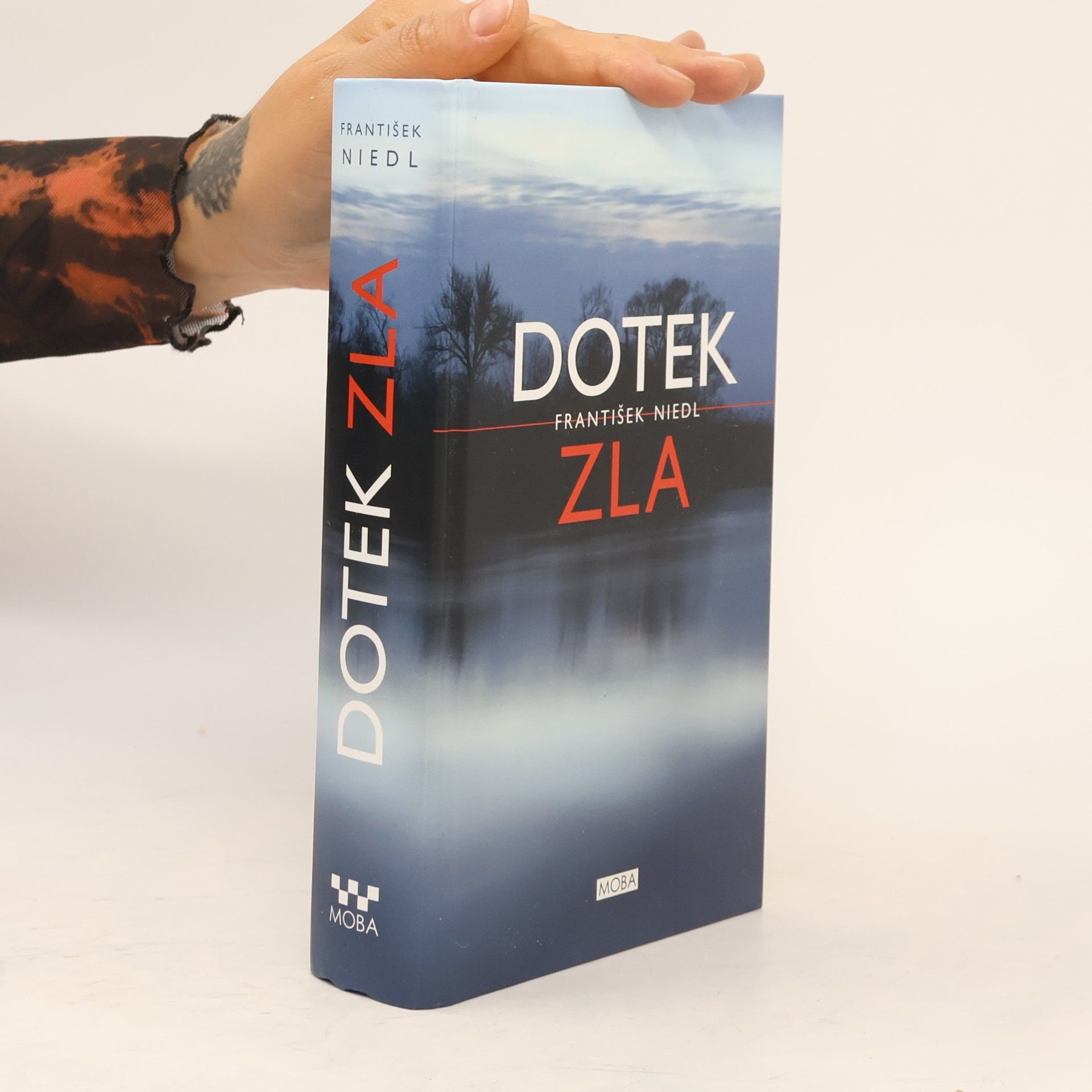 František Niedl Dotek zla