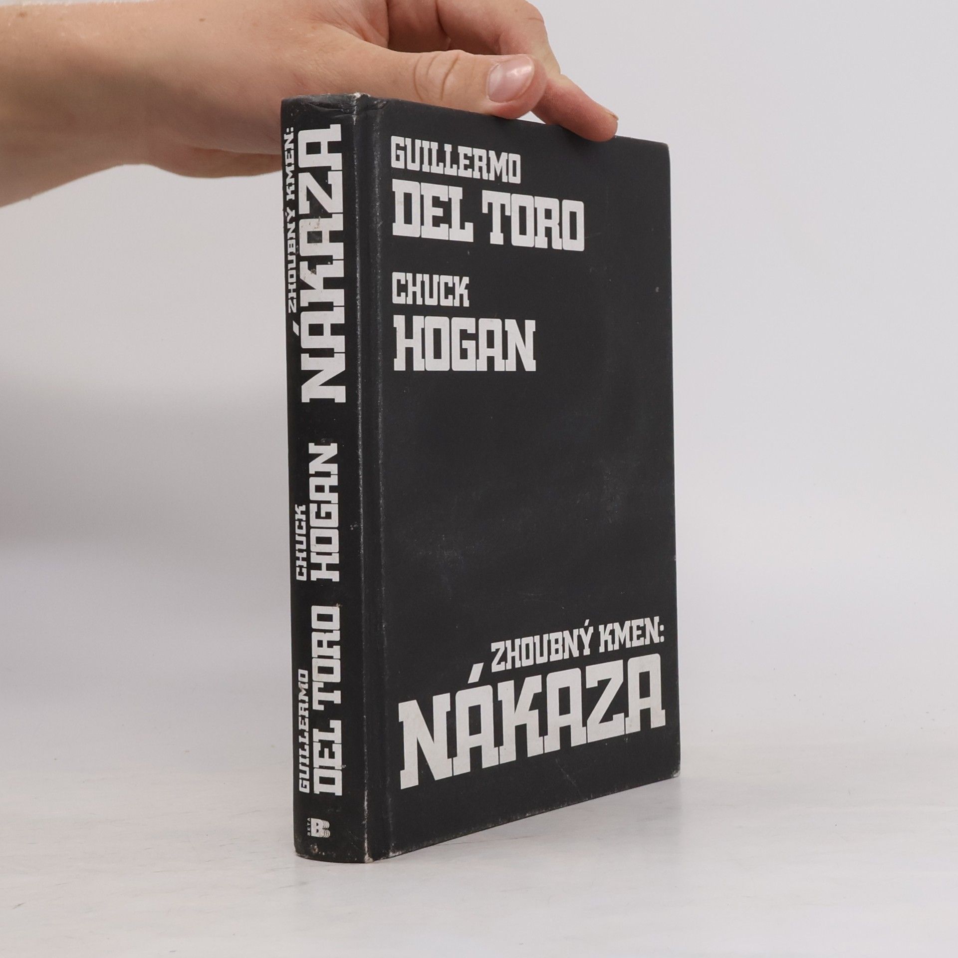 Guillermo del Toro Zhoubný kmen. Nákaza