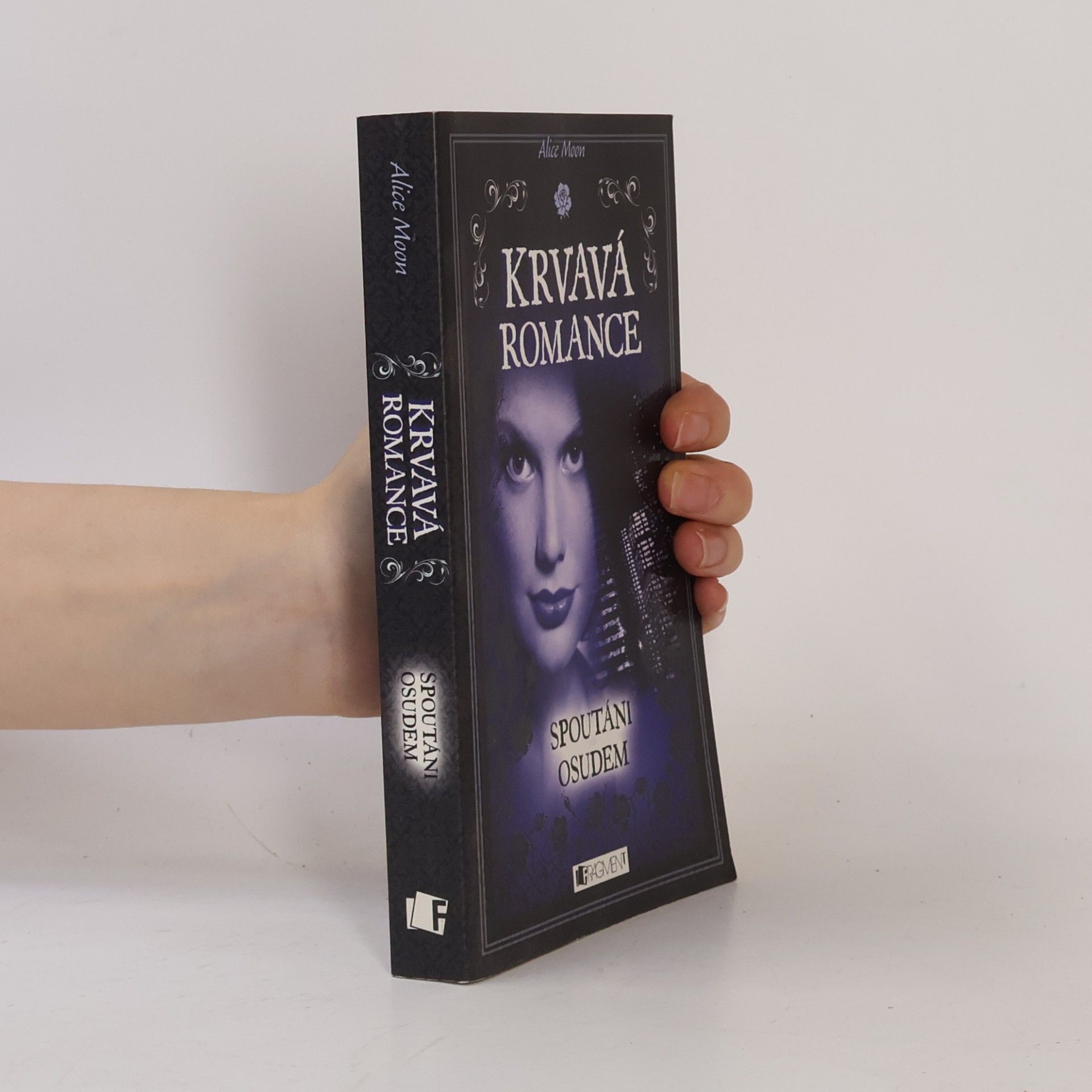 Alice Moon Krvavá romance. Spoutáni osudem