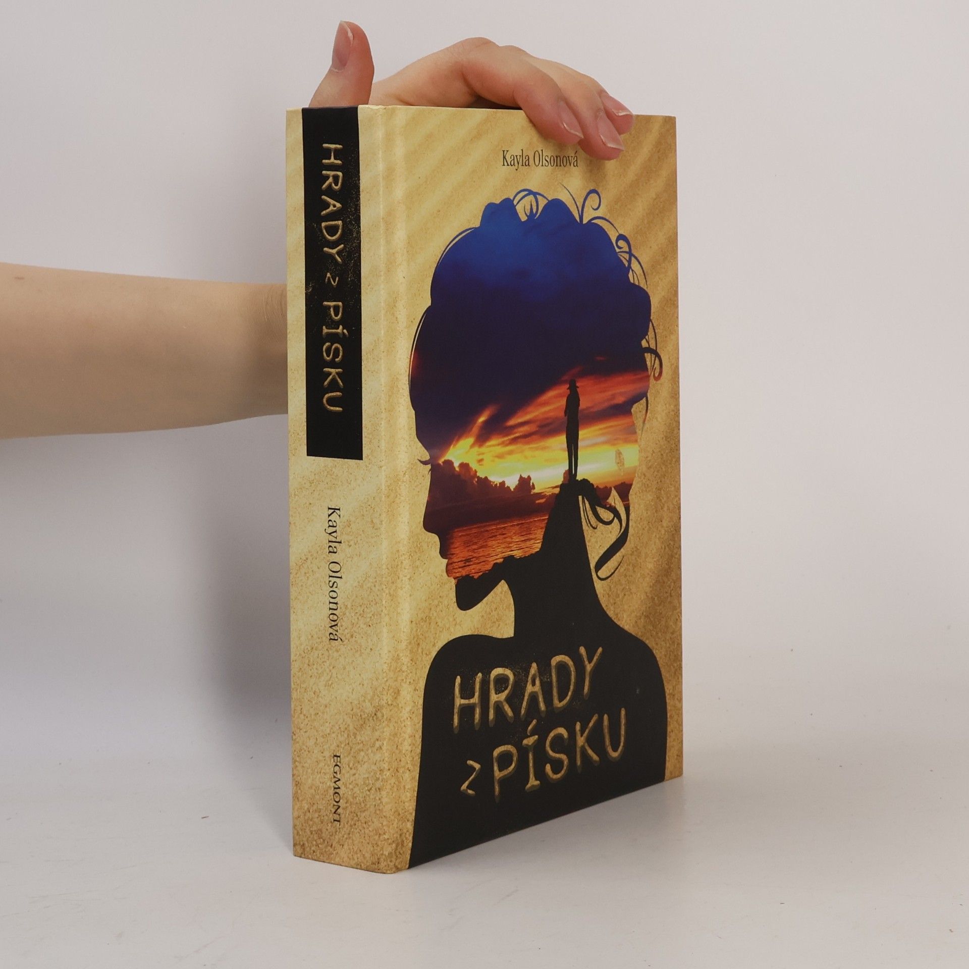 Kayla Olson Hrady z písku