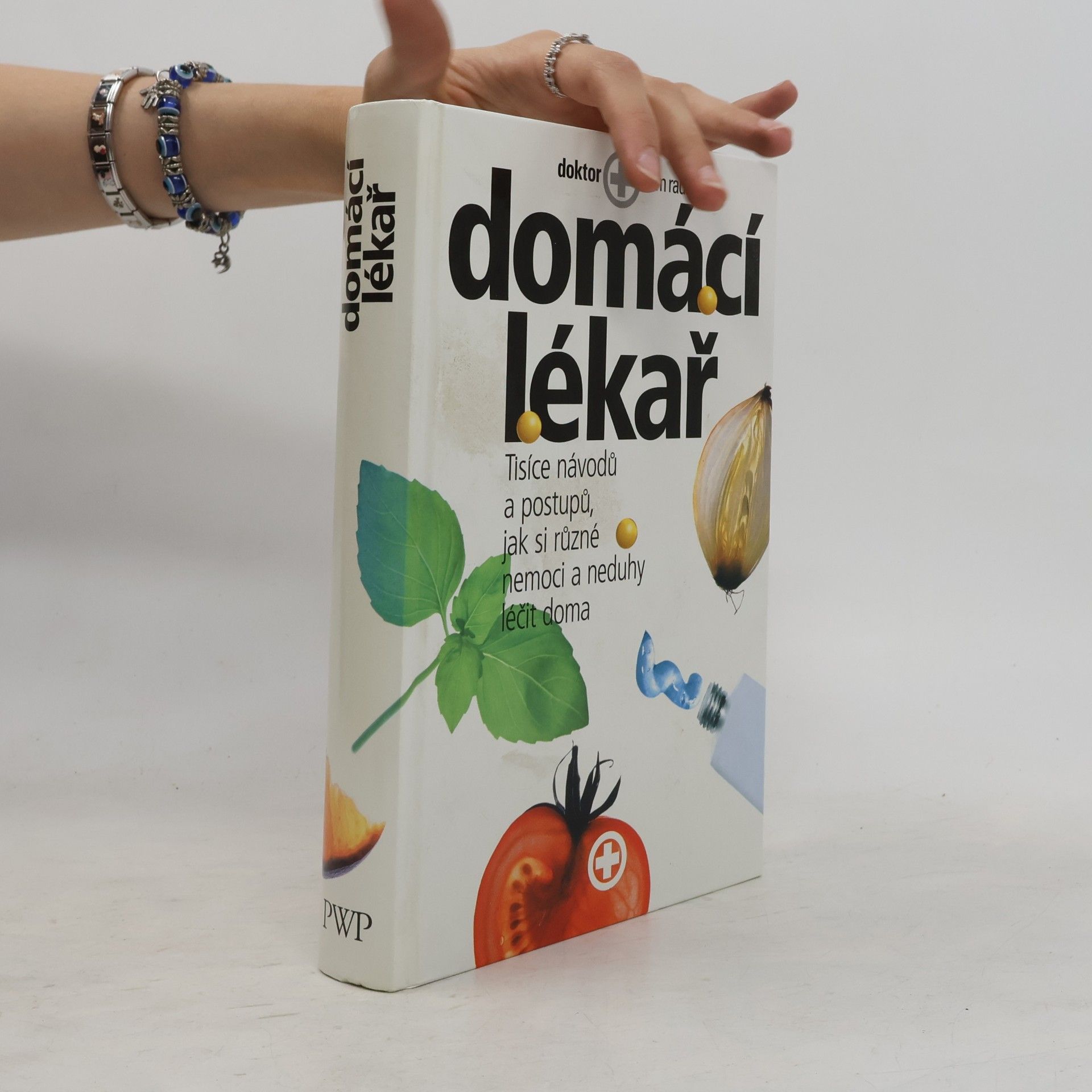 Various authors Domácí lékař. Tisíce návodů a postupů, jak si různé nemoci a neduhy léčit doma