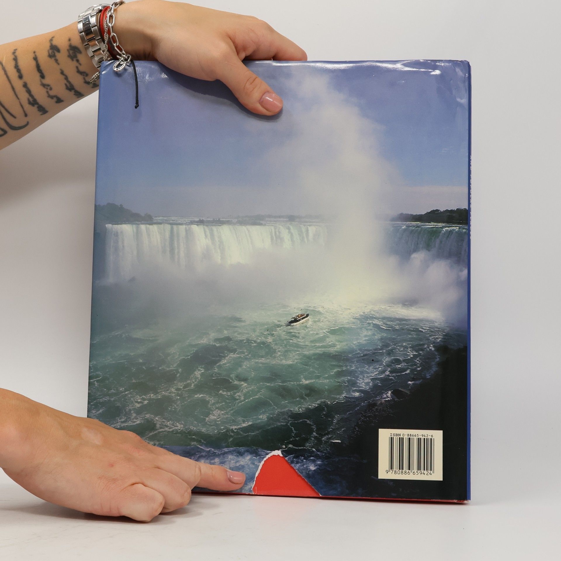 Lindor Reynolds Canadian Landmarks and Popular Places