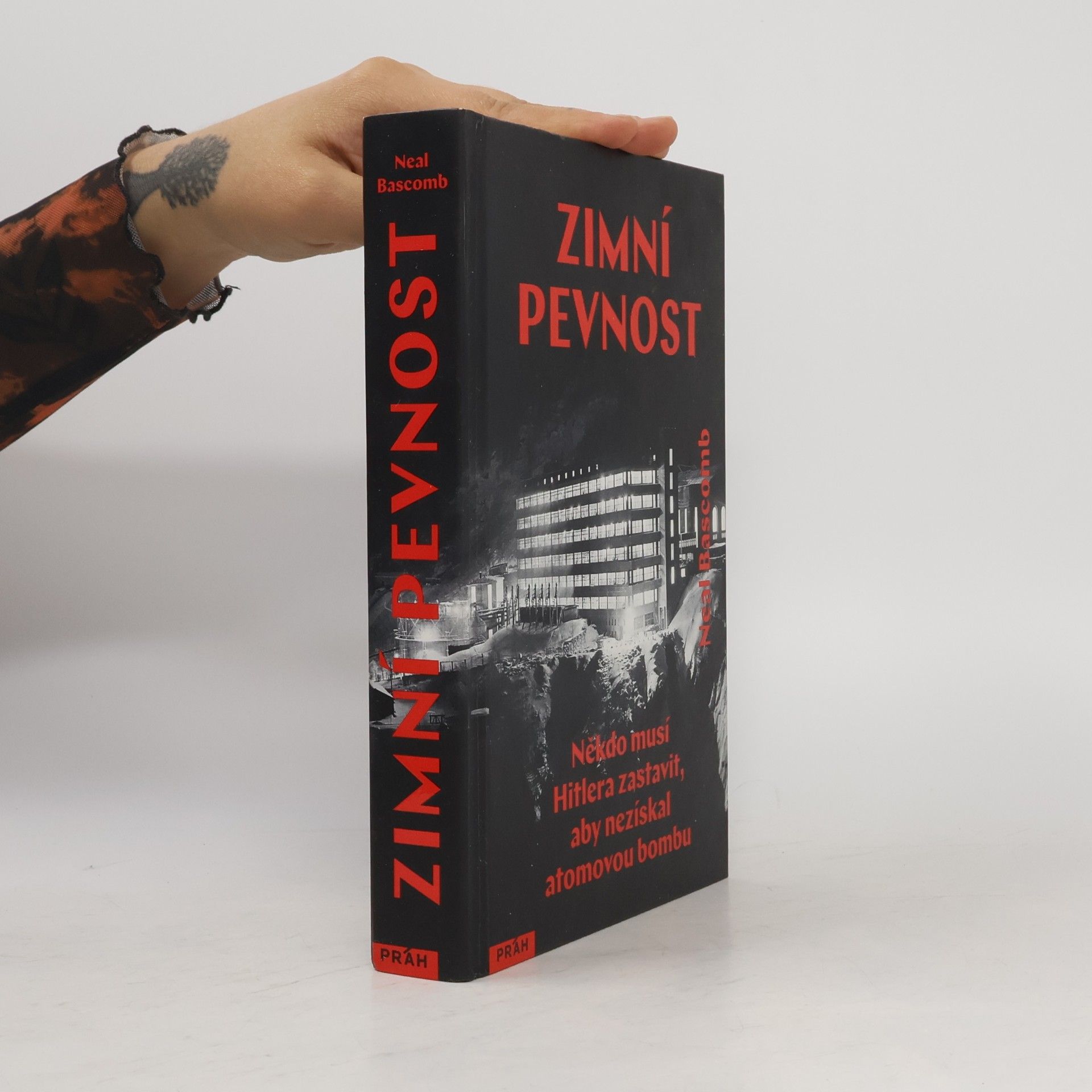 Neal Bascomb Zimní pevnost - Někdo musí Hitlera zastavit, aby nezískal atomovou bombu