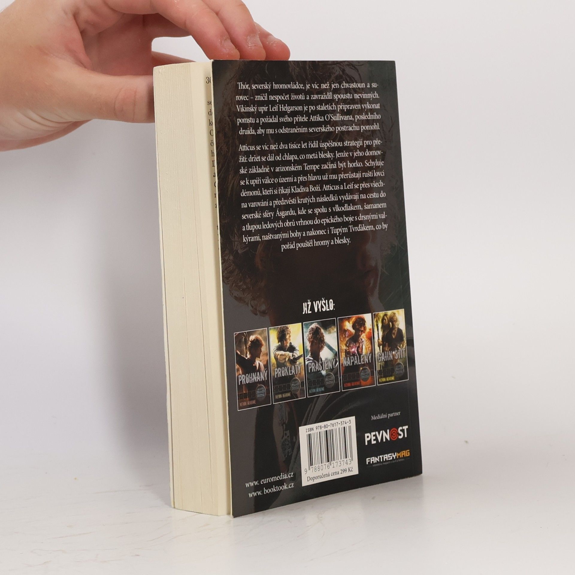 Kevin Hearne Praštěný