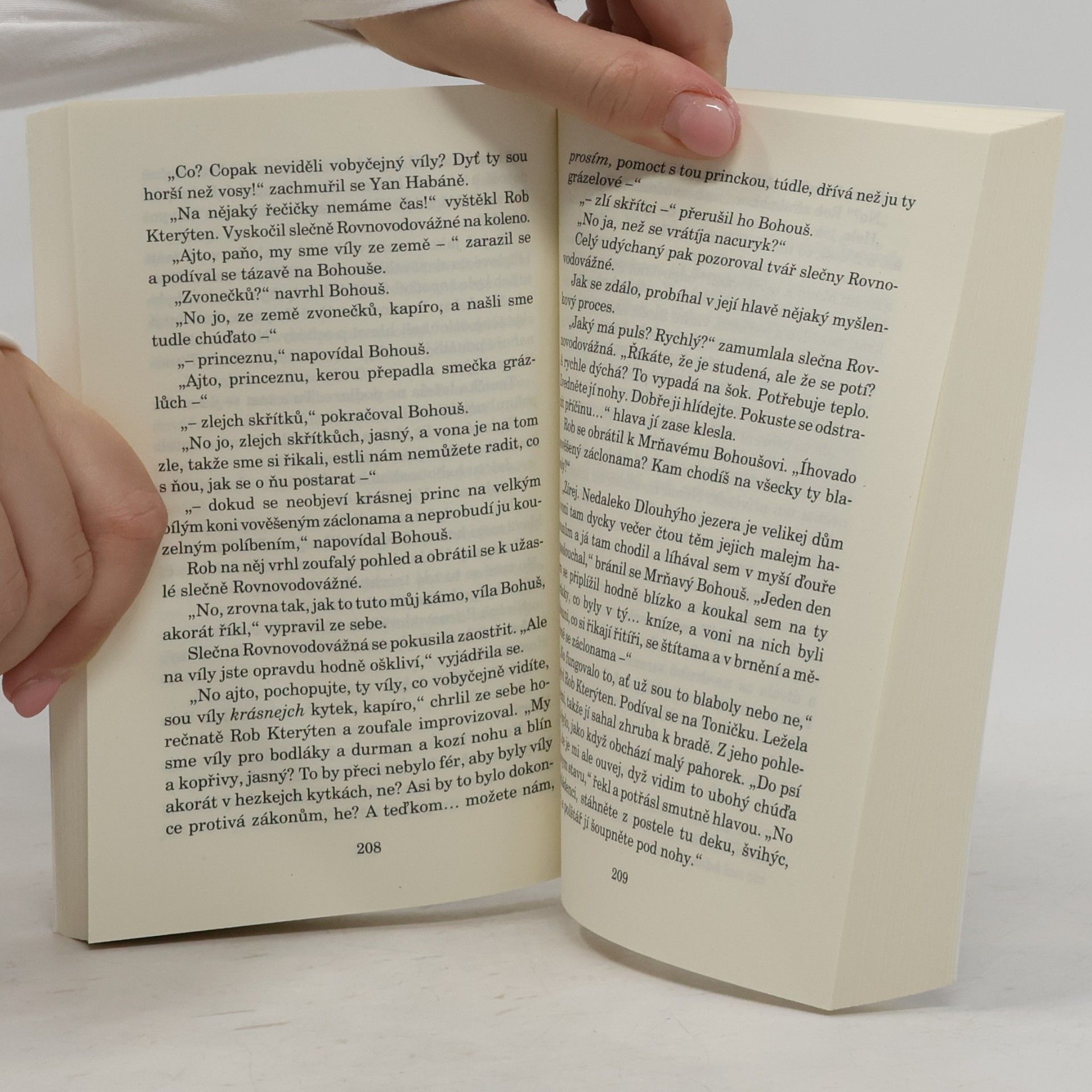 Terry Pratchett Klobouk s oblohou