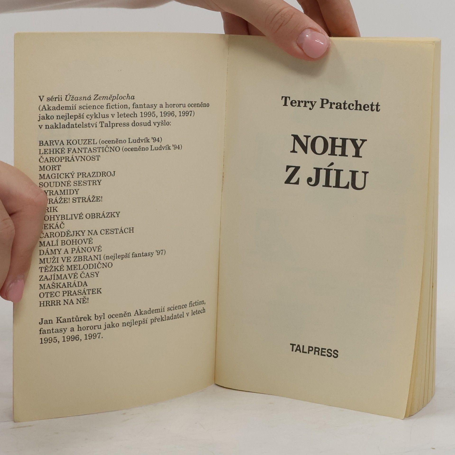 Terry Pratchett Nohy z jílu