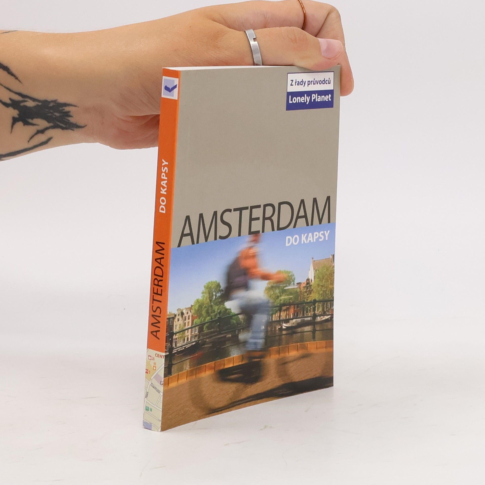Zora O'Neill Amsterdam do kapsy