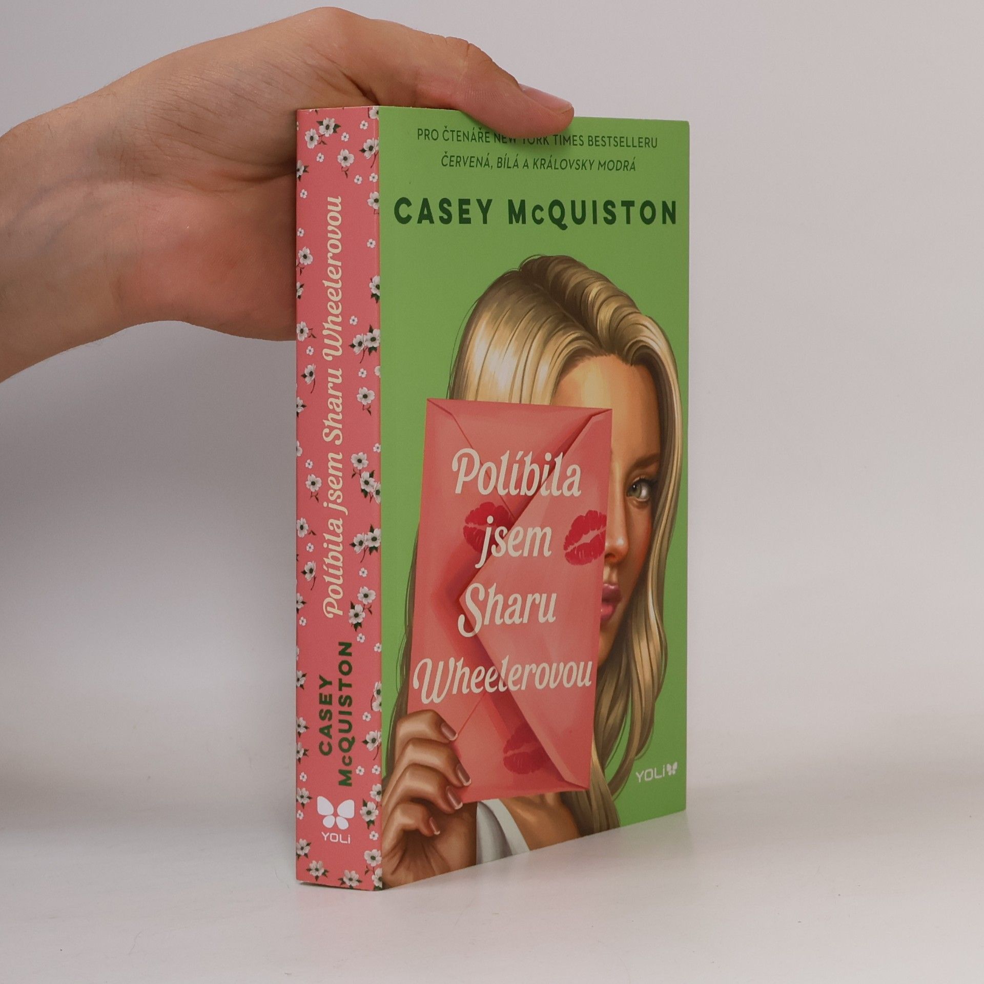 Casey McQuiston Políbila jsem Sharu Wheelerovou