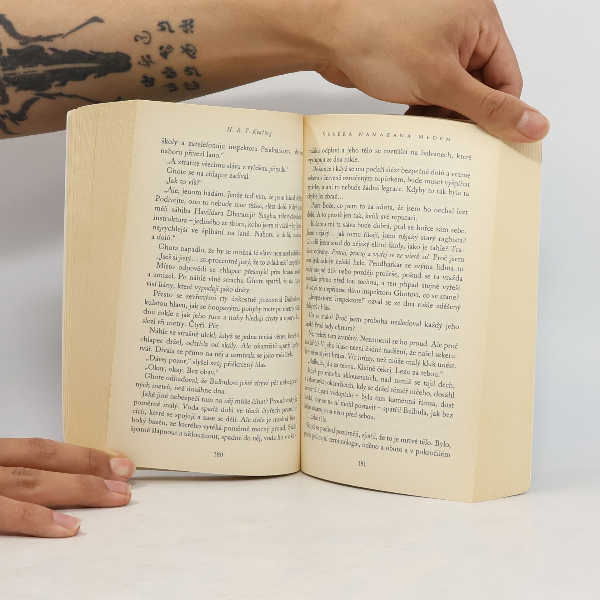Various authors Láska a jiné zločiny : 8 novel největších spisovatelů detektivního žánru