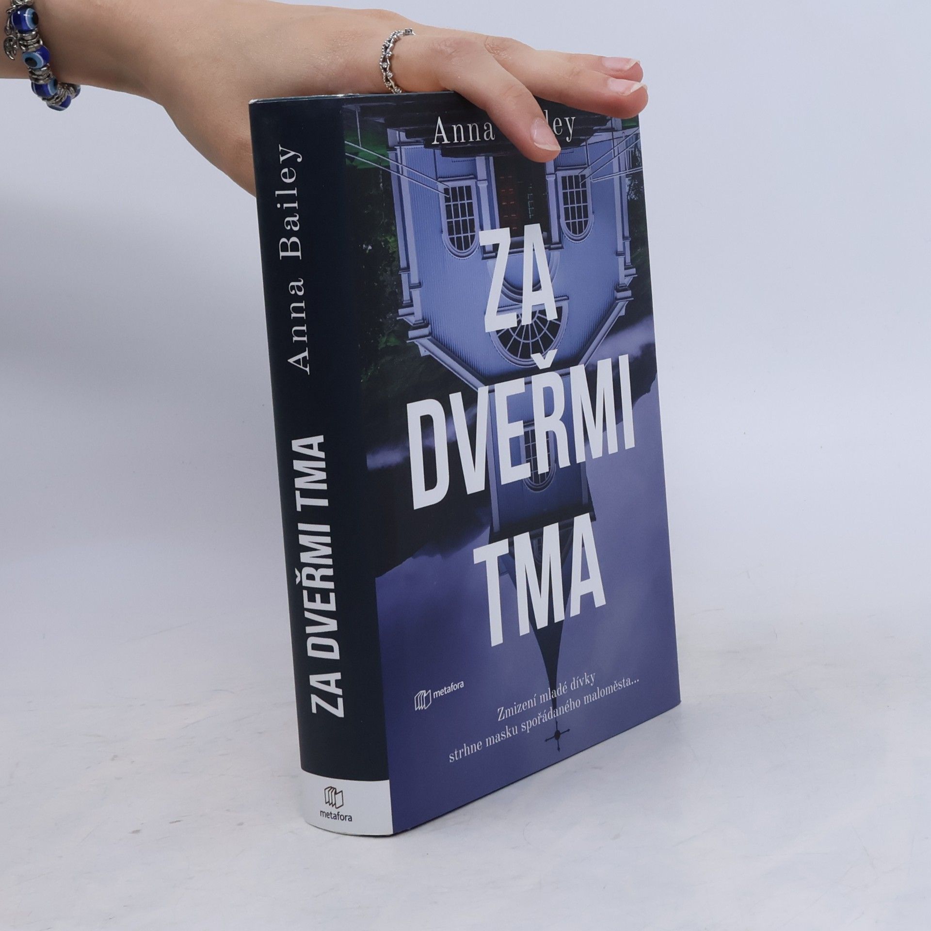 Anna Bailey Za dveřmi tma