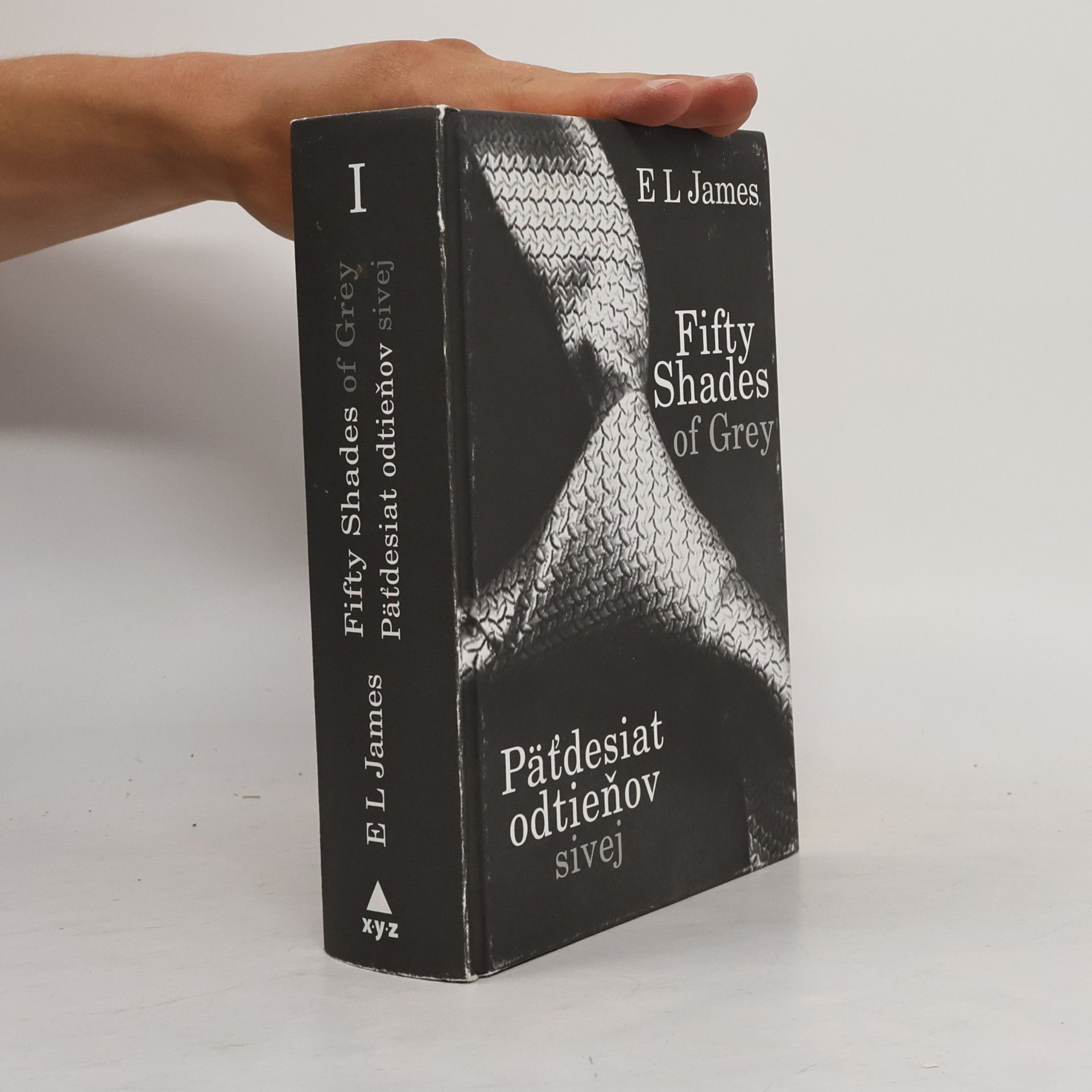 E. L. James Päťdesiat odtieňov sivej