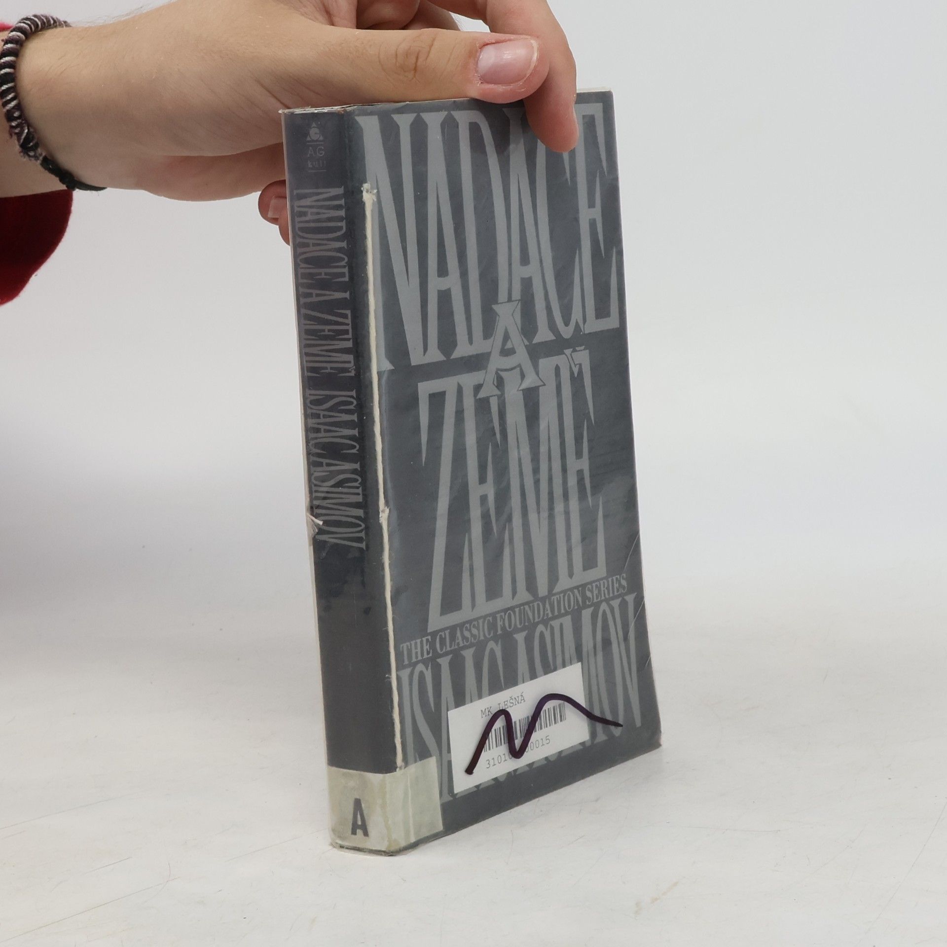 Isaac Asimov Nadace a Země