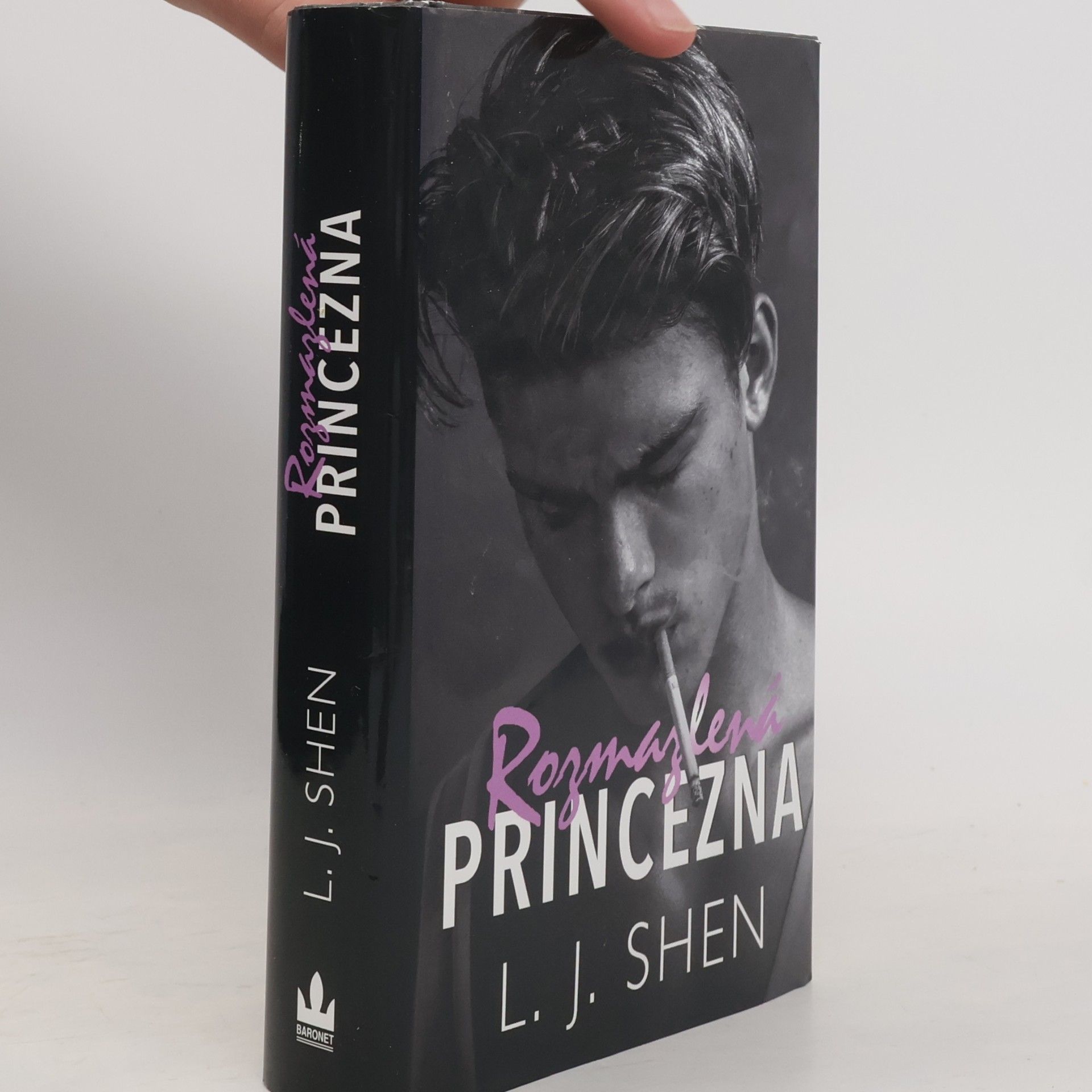 L. J. Shen Rozmazlená princezna