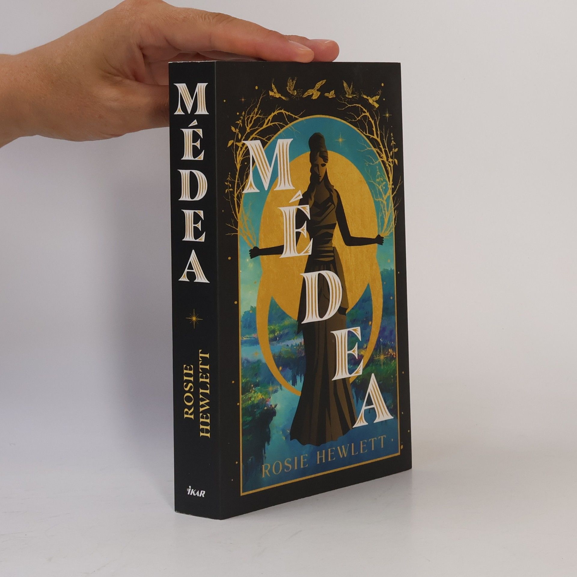 Rosie Hewlett Médea