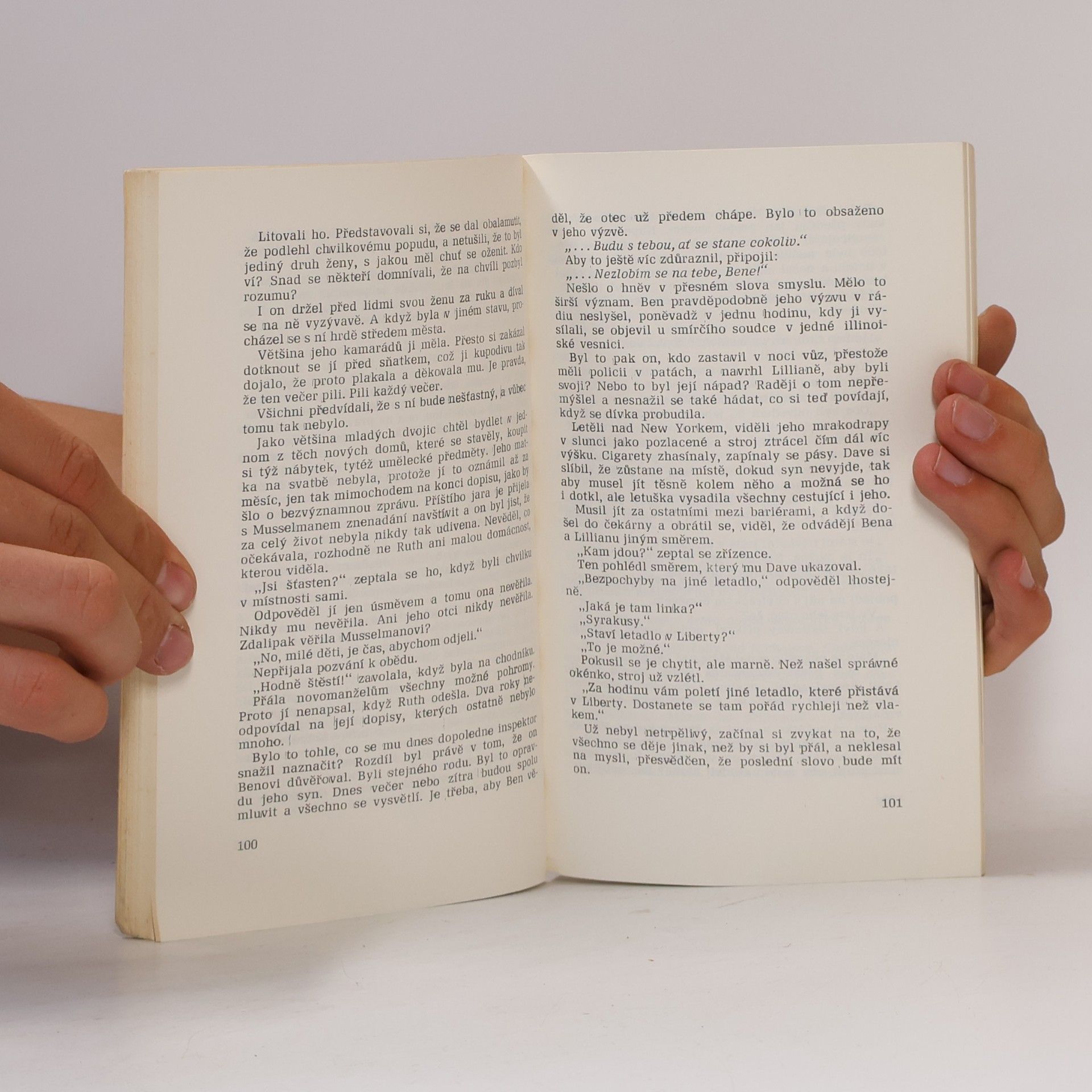 Georges Simenon Evertonský hodinář. Cizinci v domě