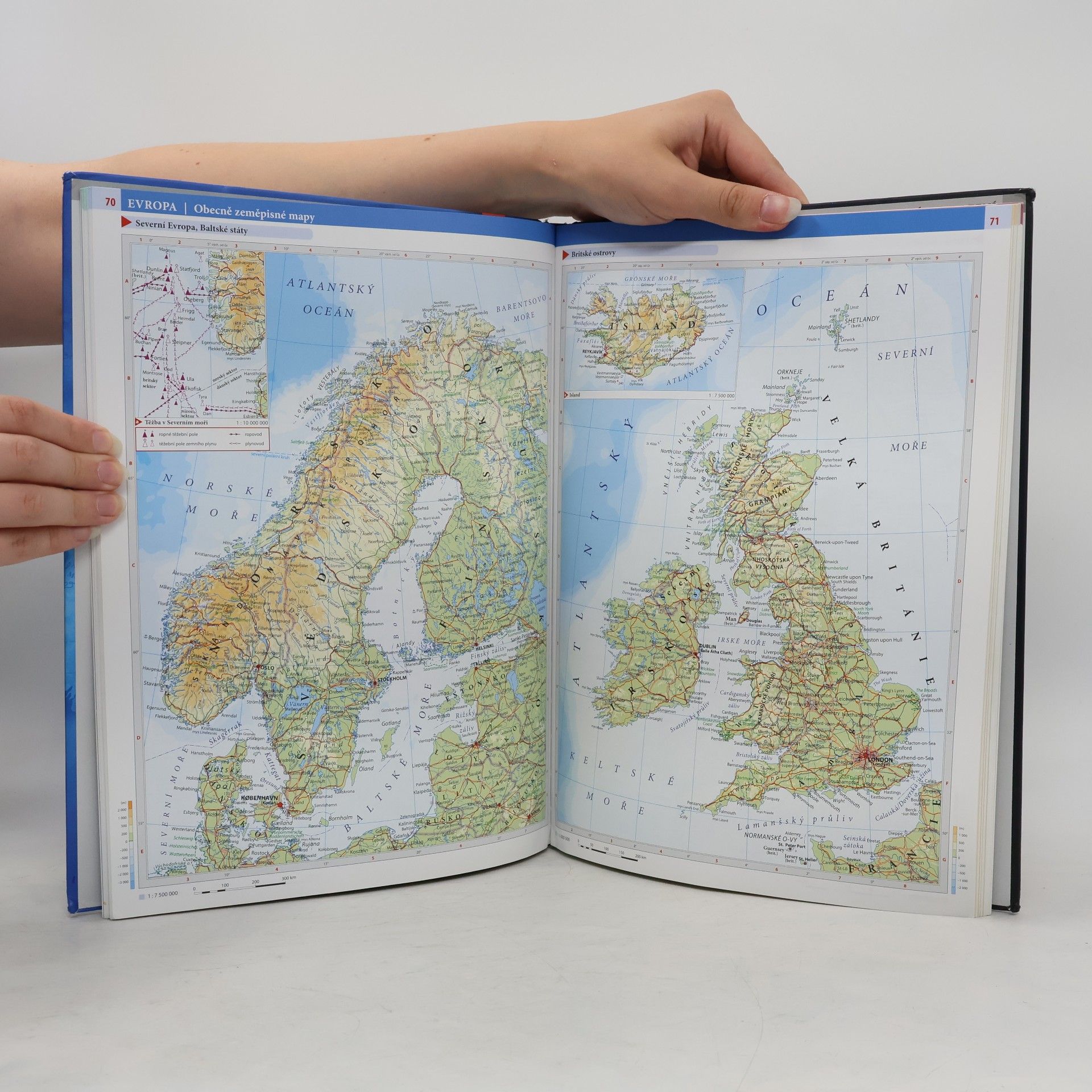 Collectif d'auteurs Školní atlas světa