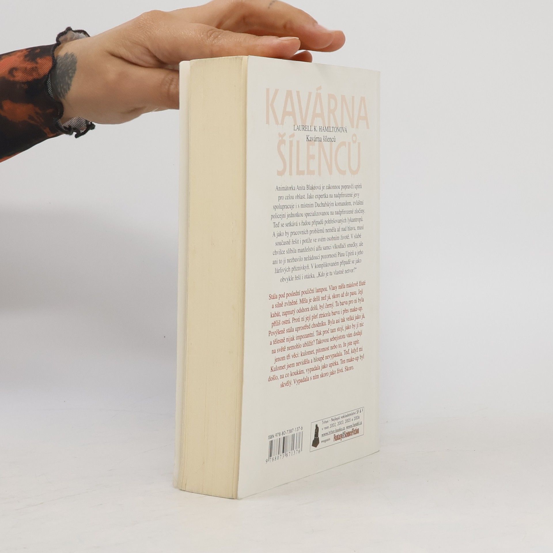 Laurell Kaye Hamilton Kavárna šílenců