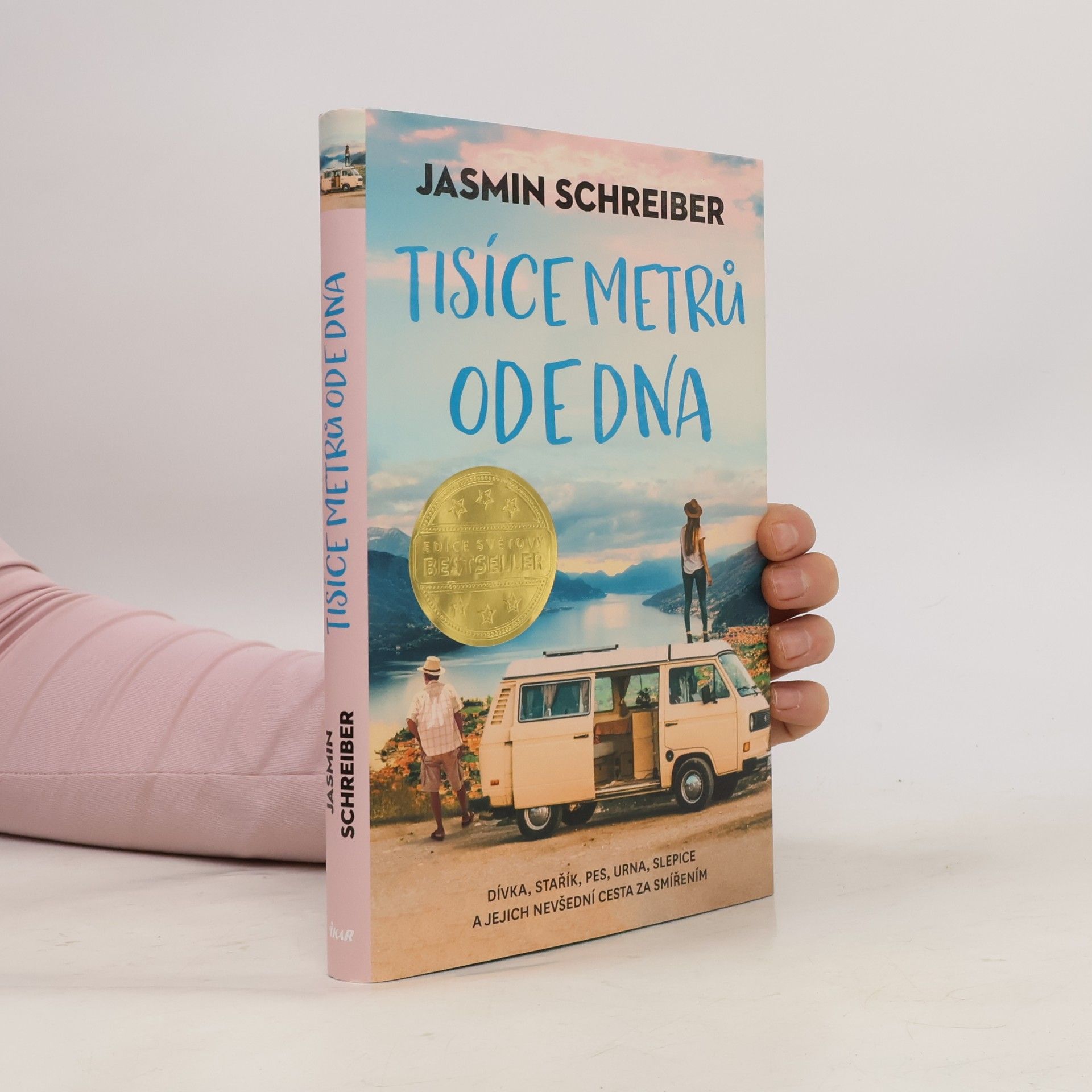 Tisíce metrů ode dna