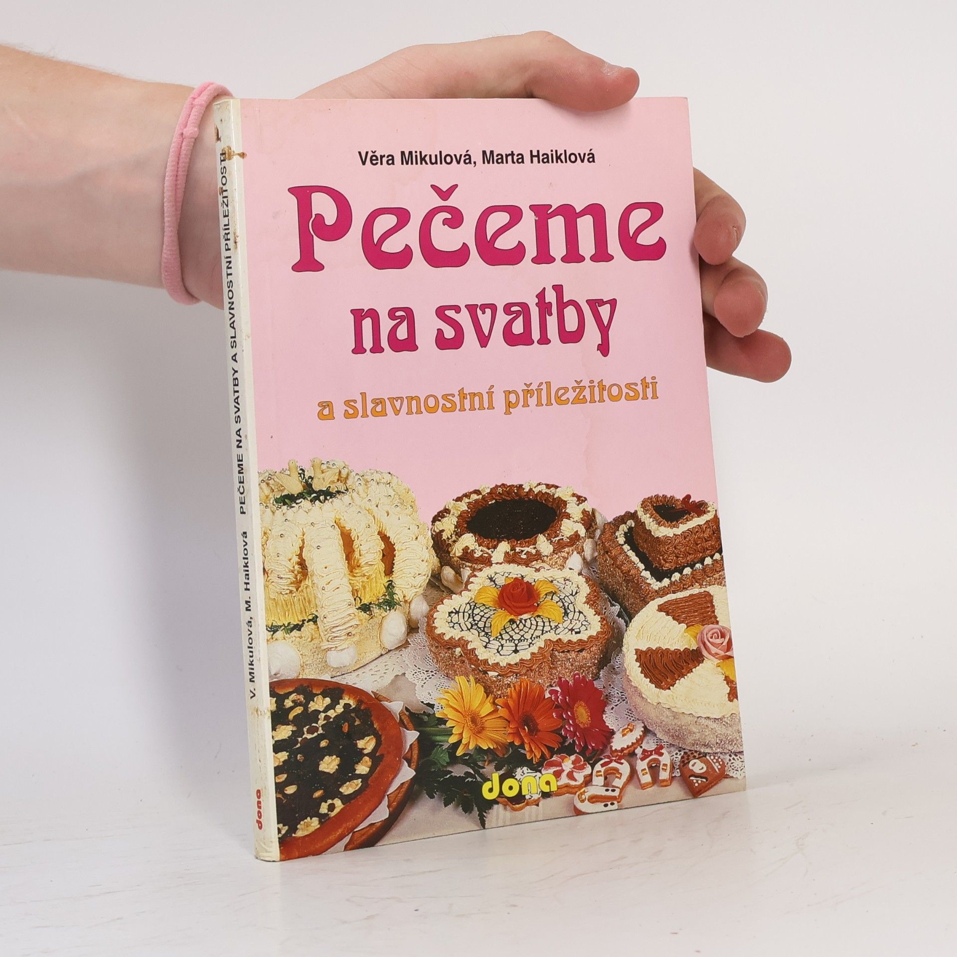 Věra Mikulová Pečeme na svatby a slavnostní příležitosti