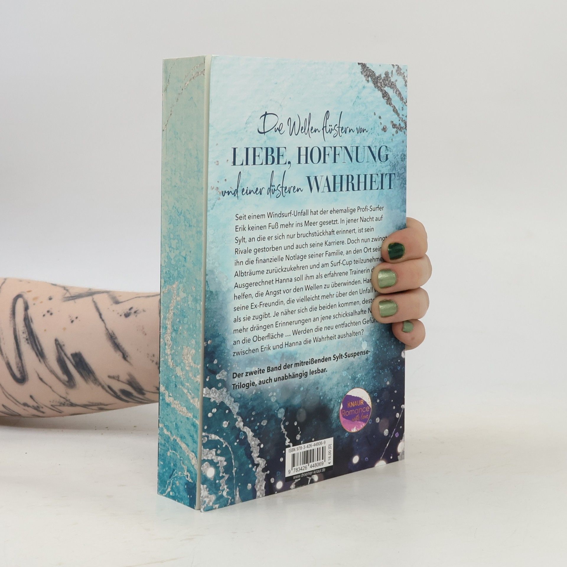 Janine Ukena Zwischen uns das Flüstern der Wellen / Sylt Suspense Bd.2