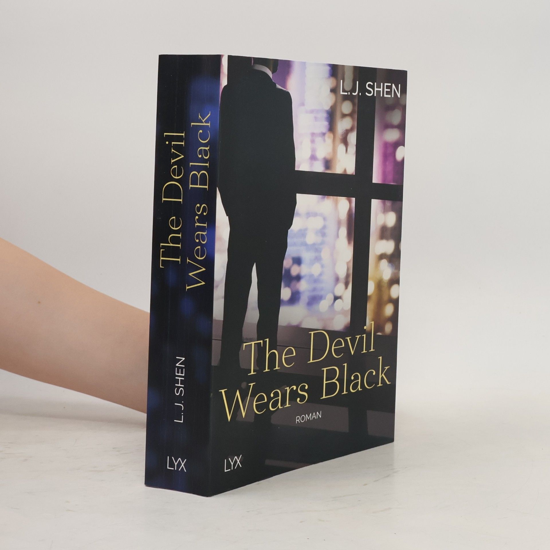 L. J. Shen The devil wears black