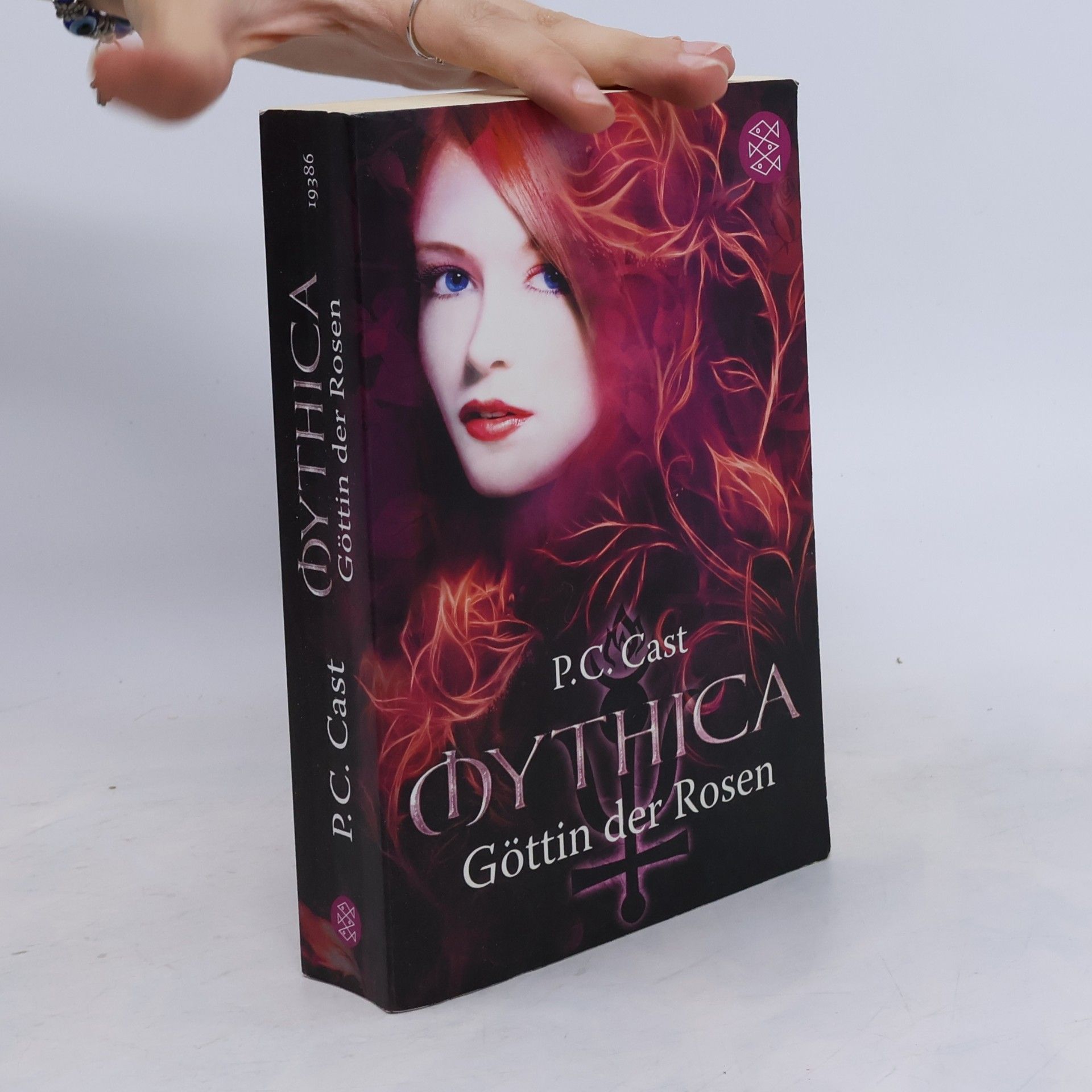 Phyllis Christine Cast Mythica. Göttin der Rosen