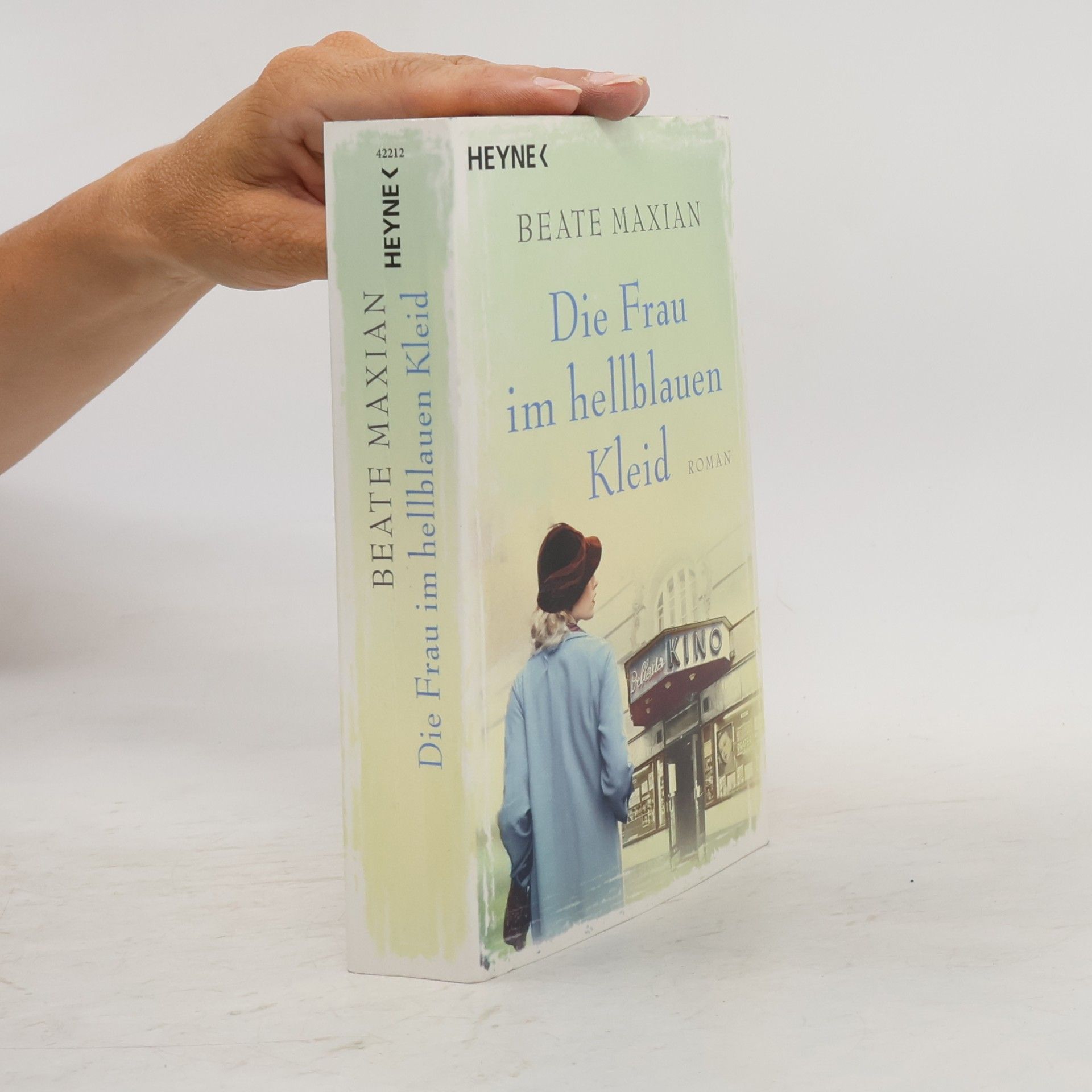 Beate Maxian Die Frau im hellblauen Kleid