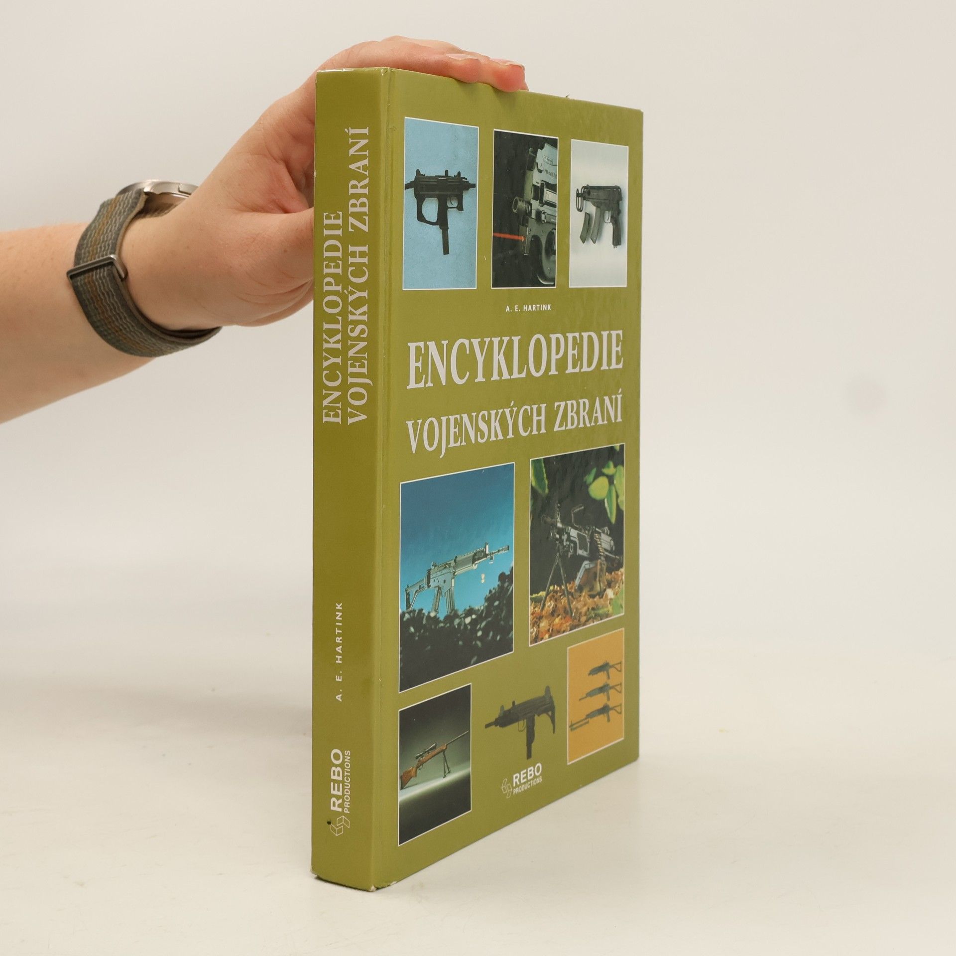 A. E. Hartink Encyklopedie vojenských zbraní