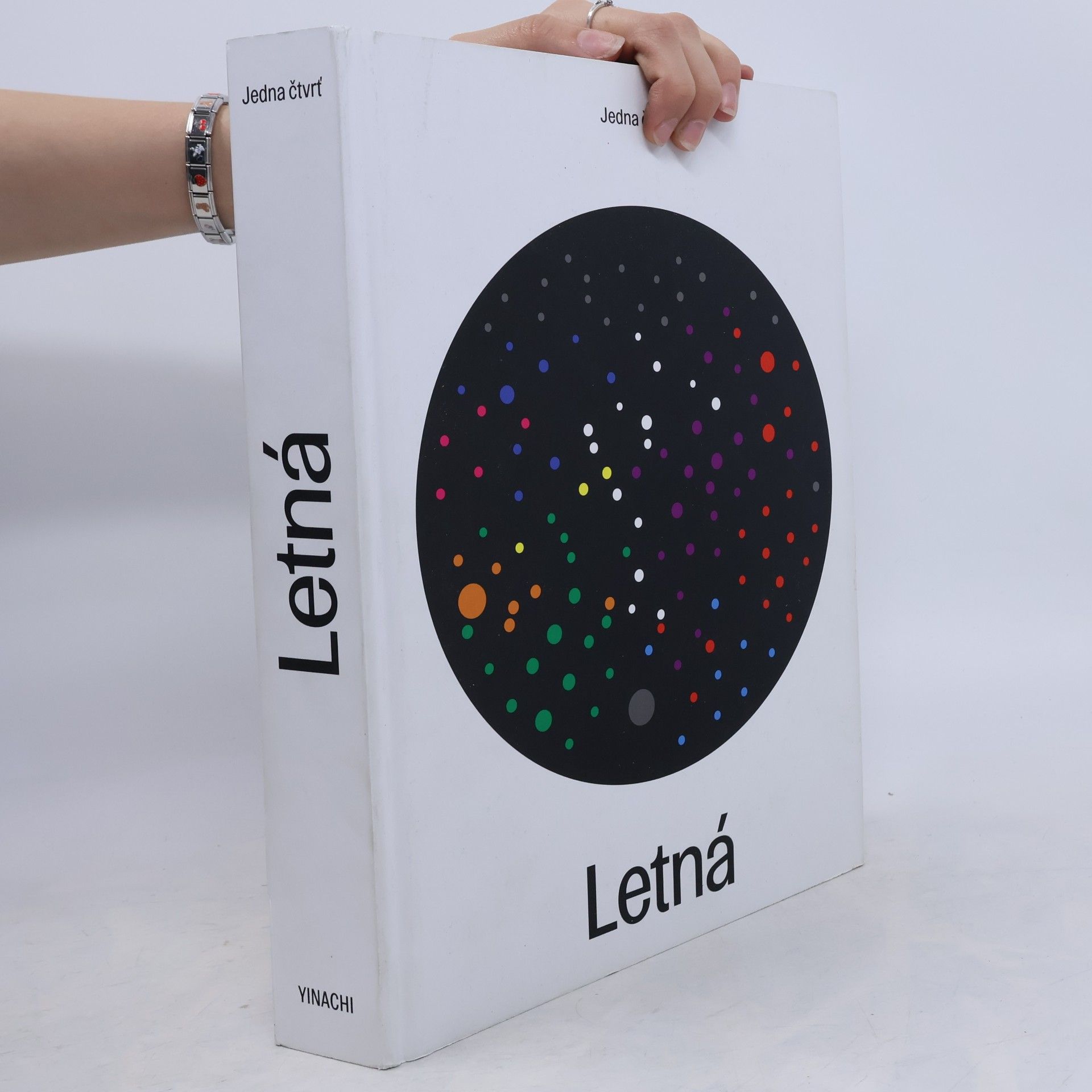 Jen Kratochvil Jedna čtvrť: Letná