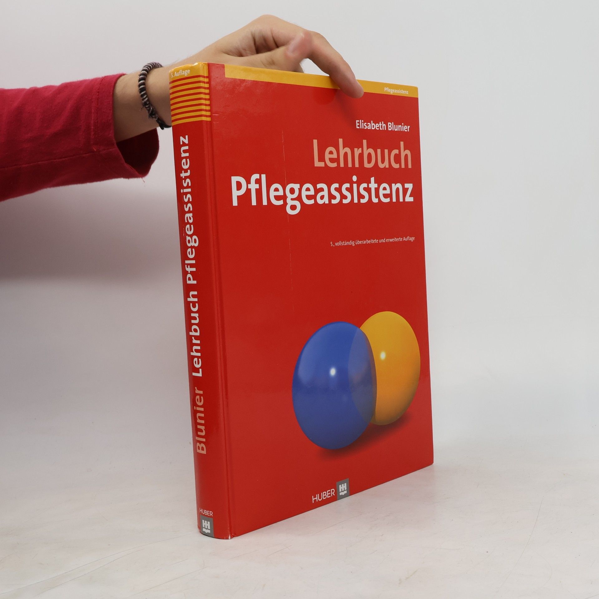 Lehrbuch Pflegeassistenz