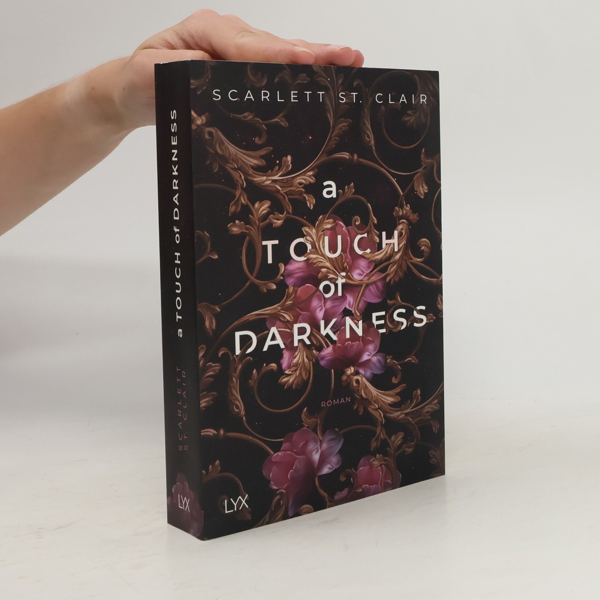 Scarlett St. Clair A Touch of Darkness