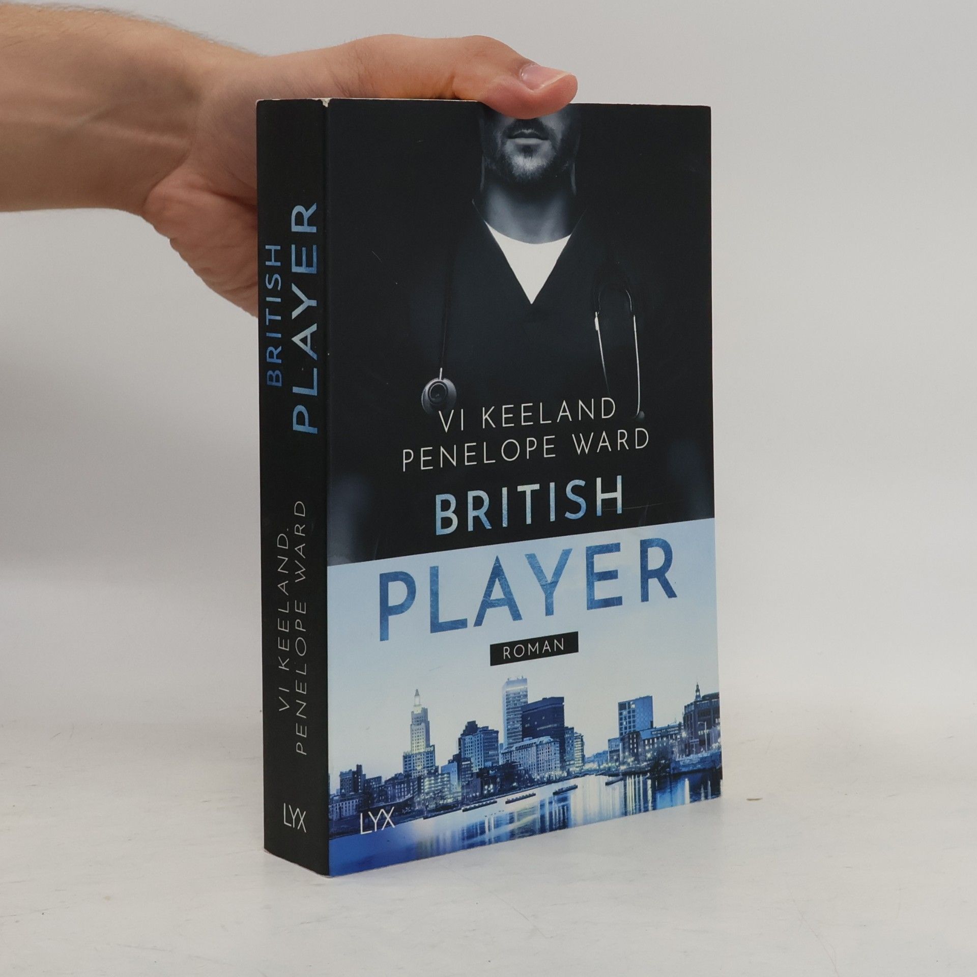 Vi Keeland British player
