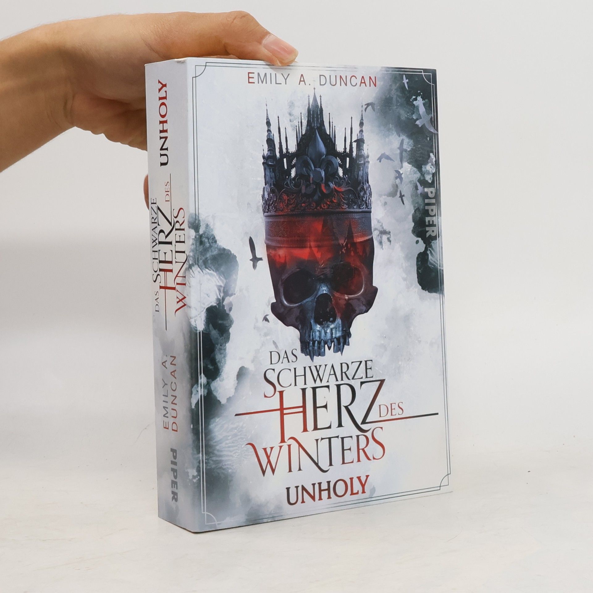 Emily A. Duncan Das schwarze Herz des Winters. Unholy