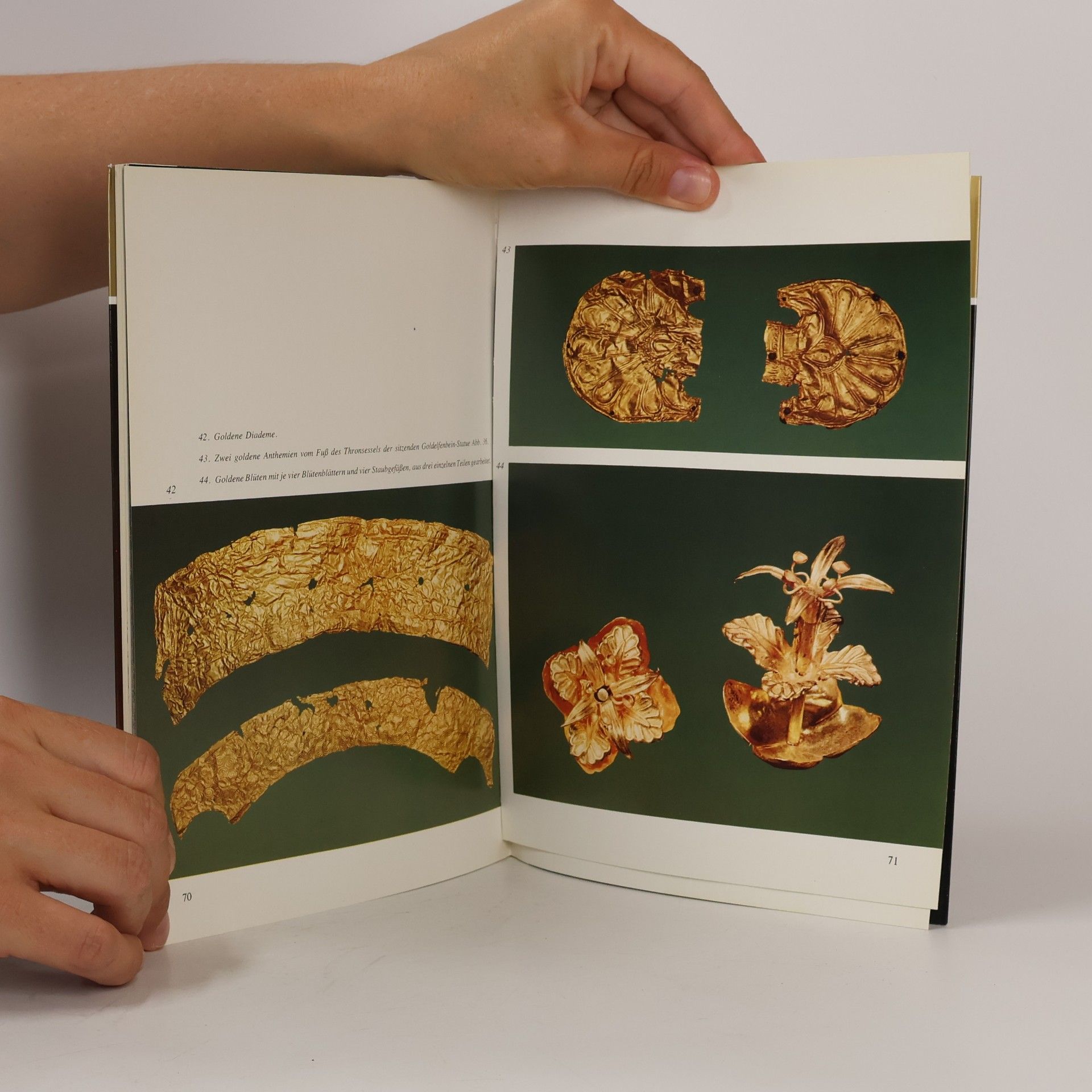 Manolis Andronicos Delphi