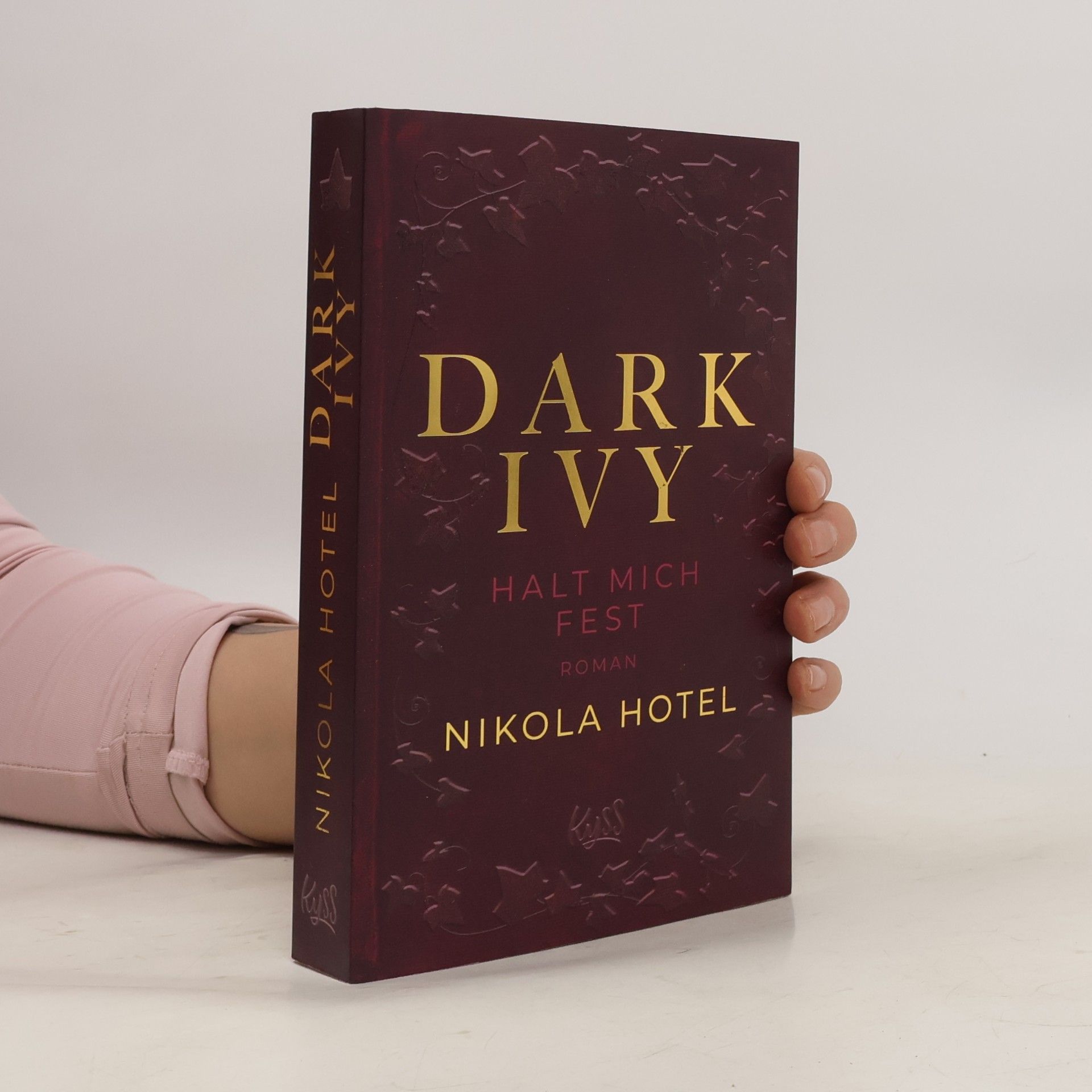 Nikola Hotel Dark Ivy