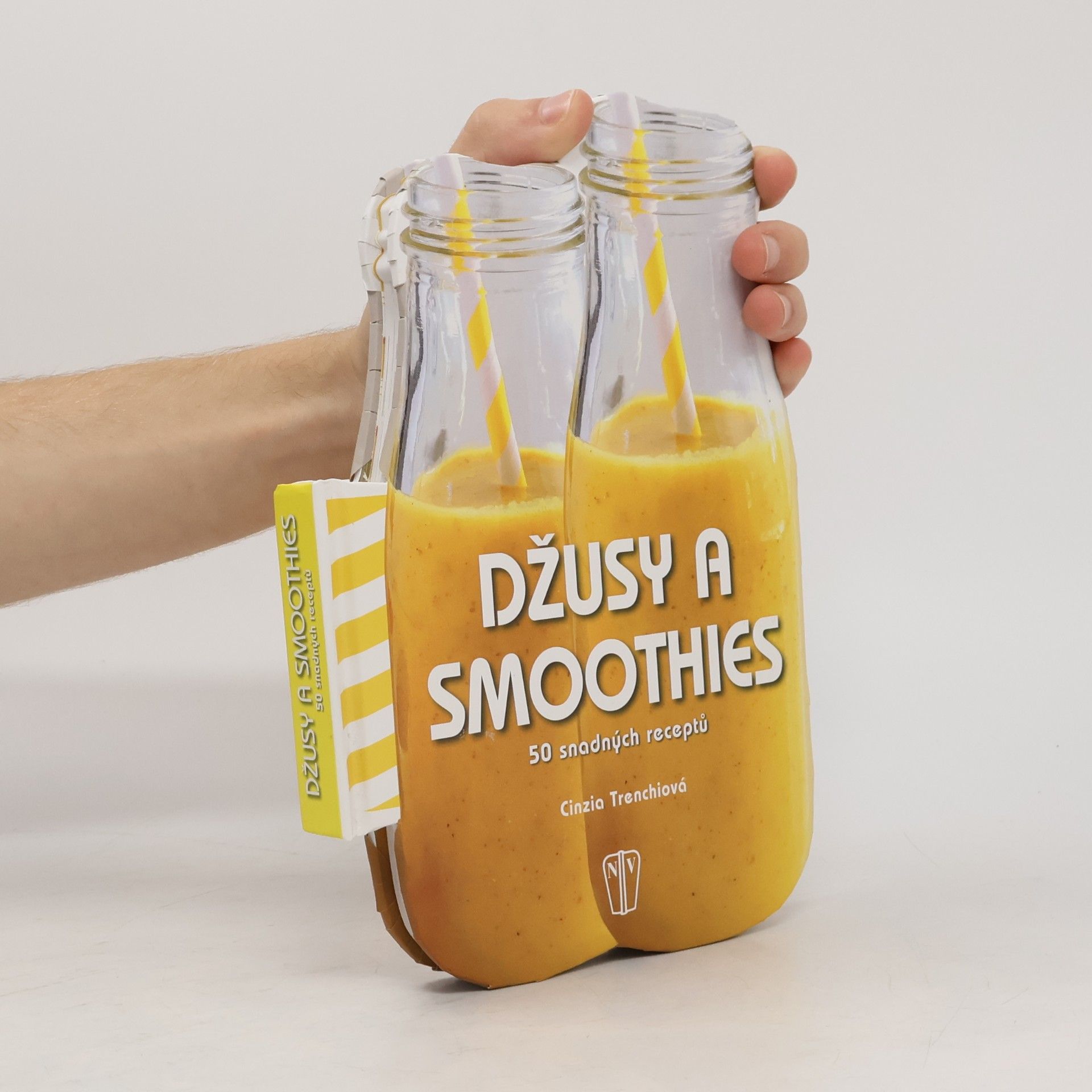 Džusy a smoothies - 50 snadných receptů
