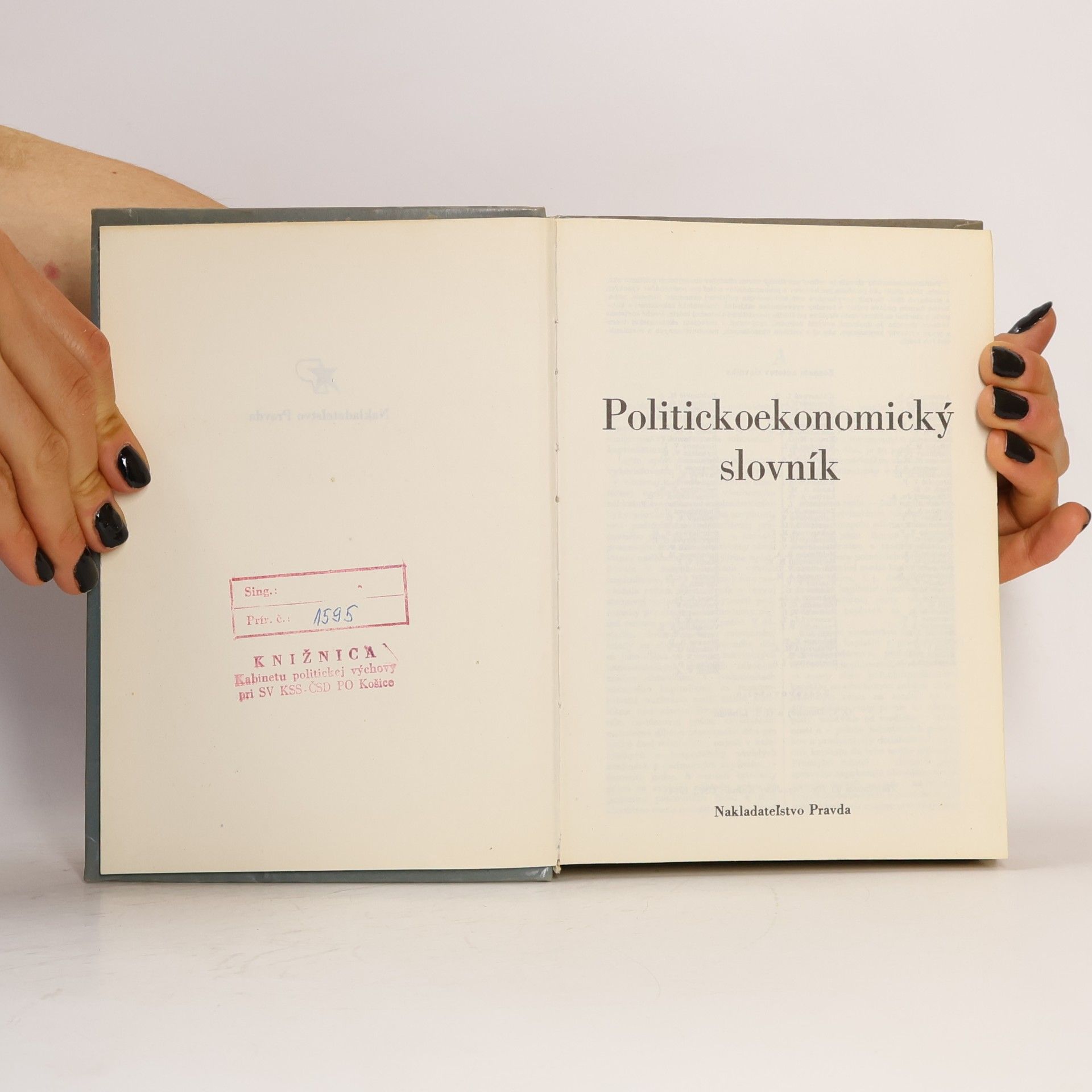 Autores varios Politicko-ekonomický slovník