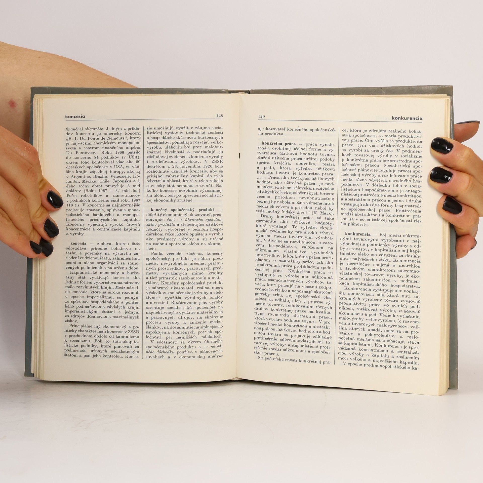 Autores varios Politicko-ekonomický slovník