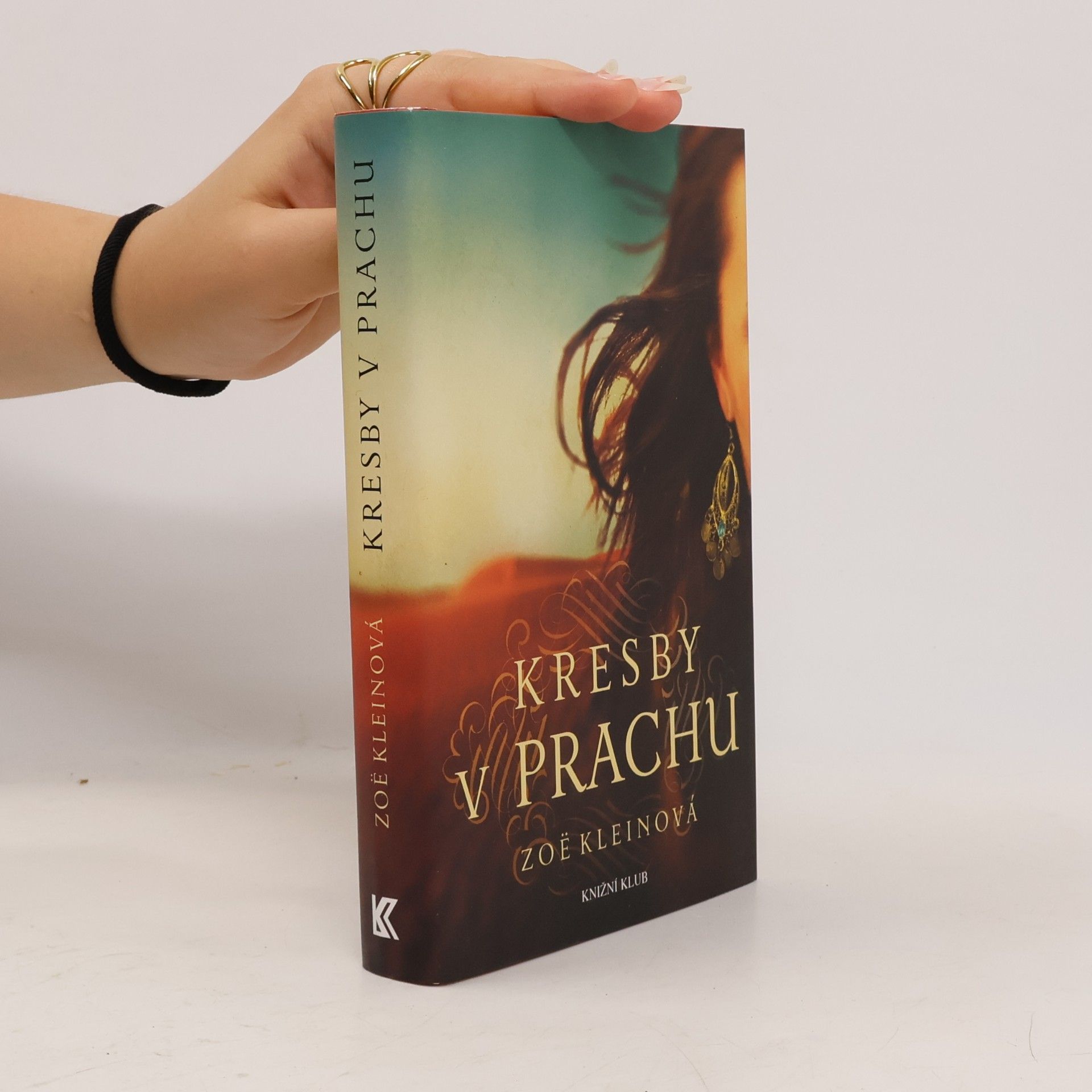 Zoë Klein Kresby v prachu