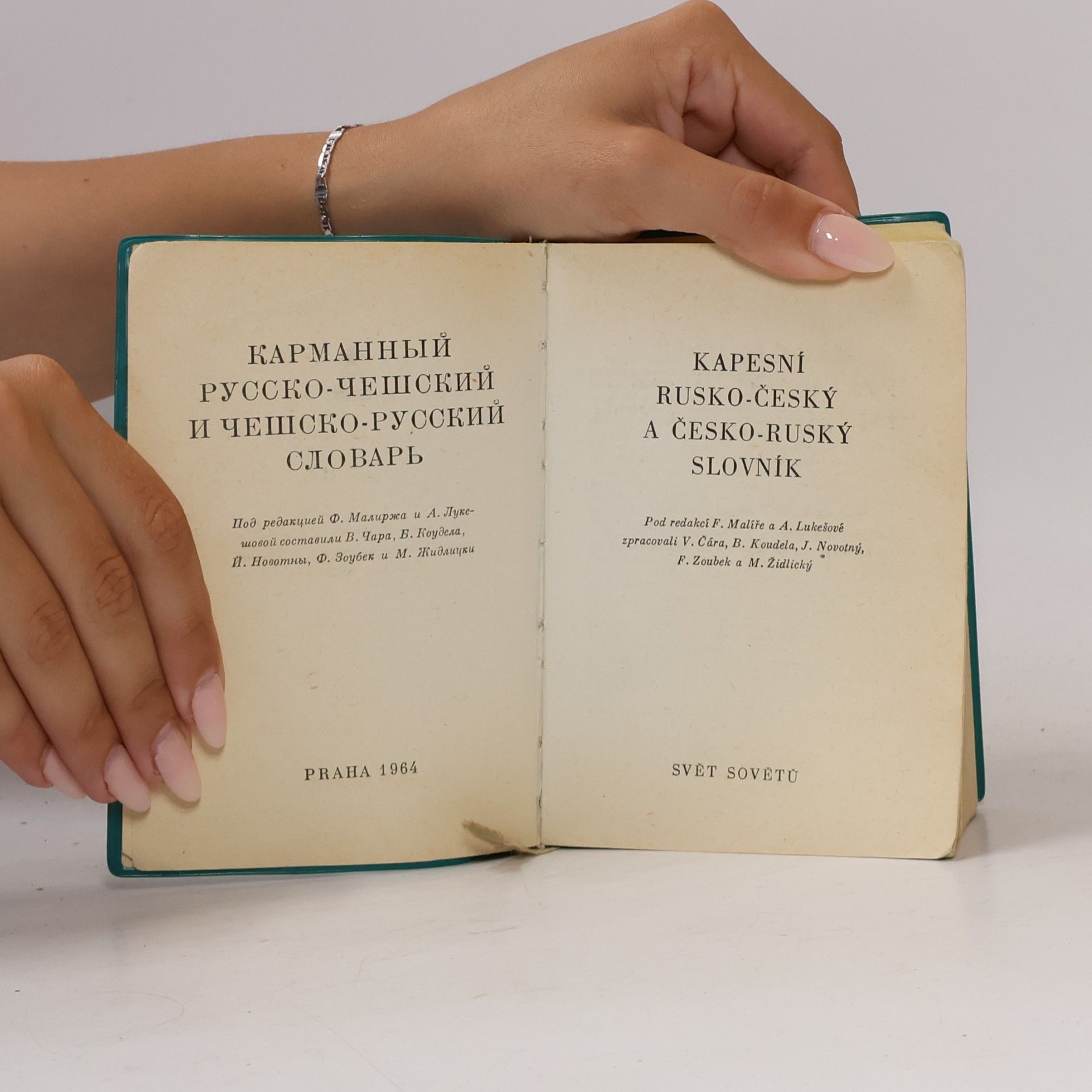 Autorenkollektiv Kapesní rusko-český a česko-ruský slovník
